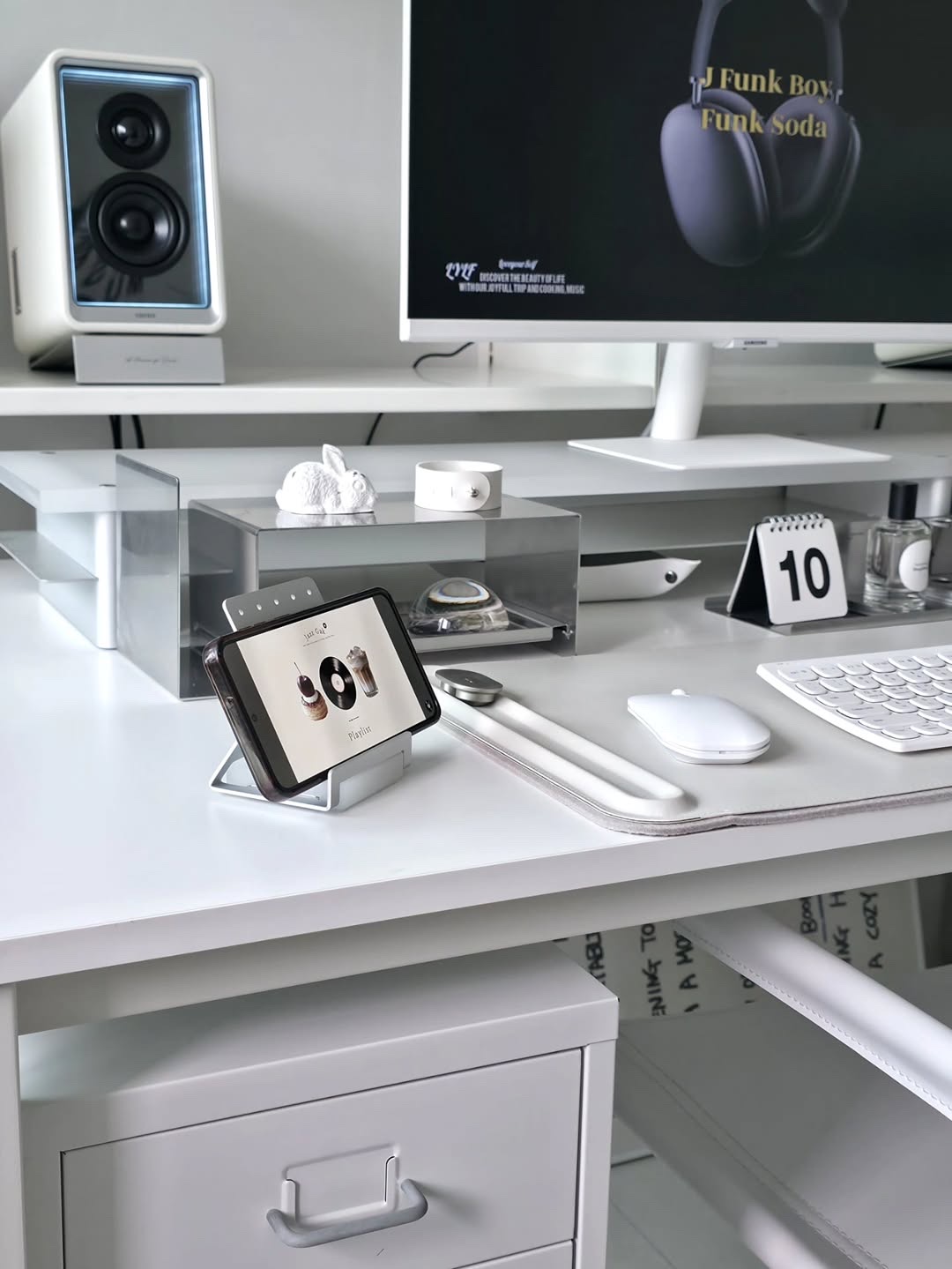 EDIFIER QR65 Active Monitor Desktop Bluetooth Speakers – White 착용 스타일 - 2