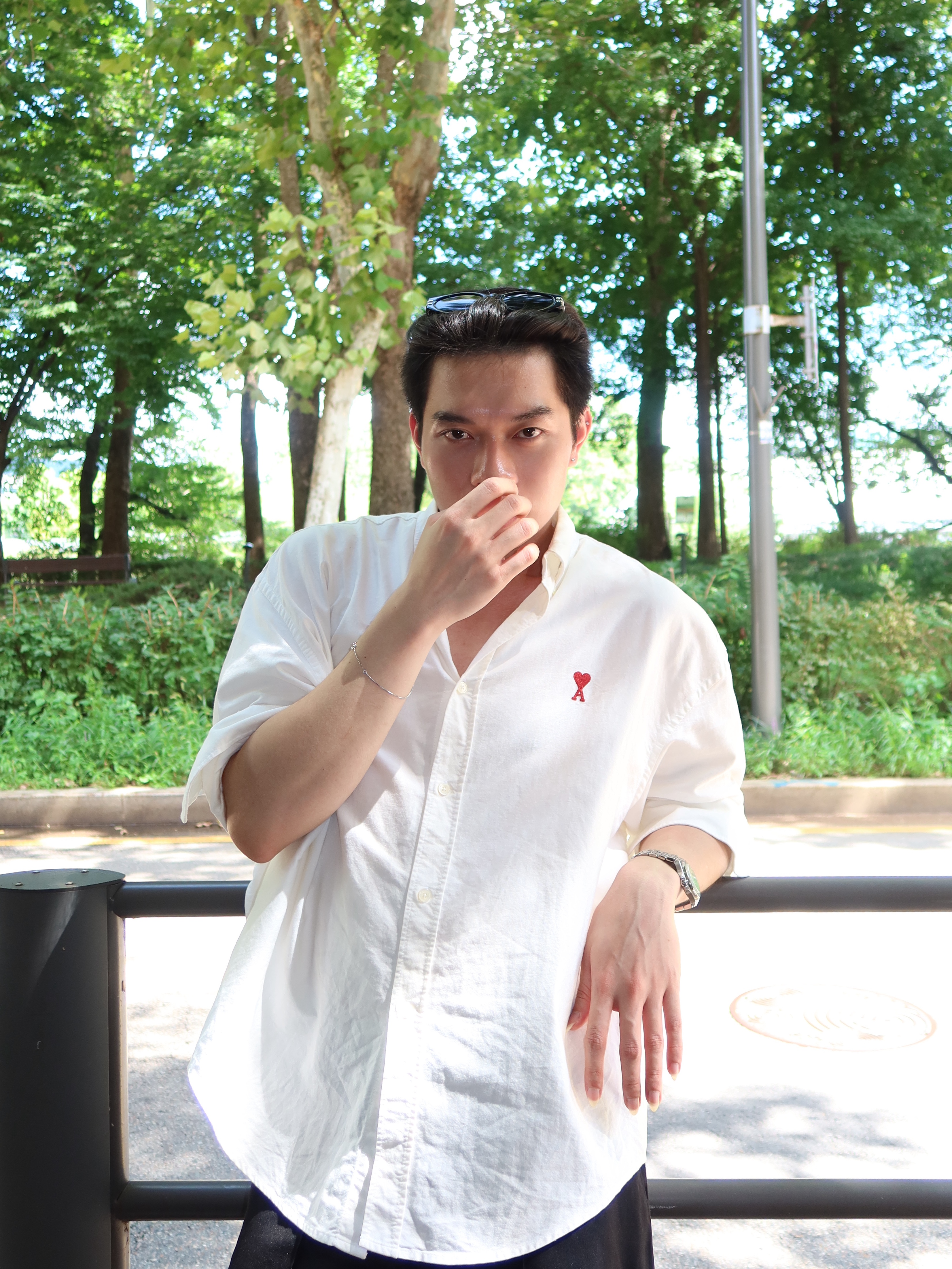 AMI de Coeur Boxy Fit Shirt Natural White 착용 스타일 - 2