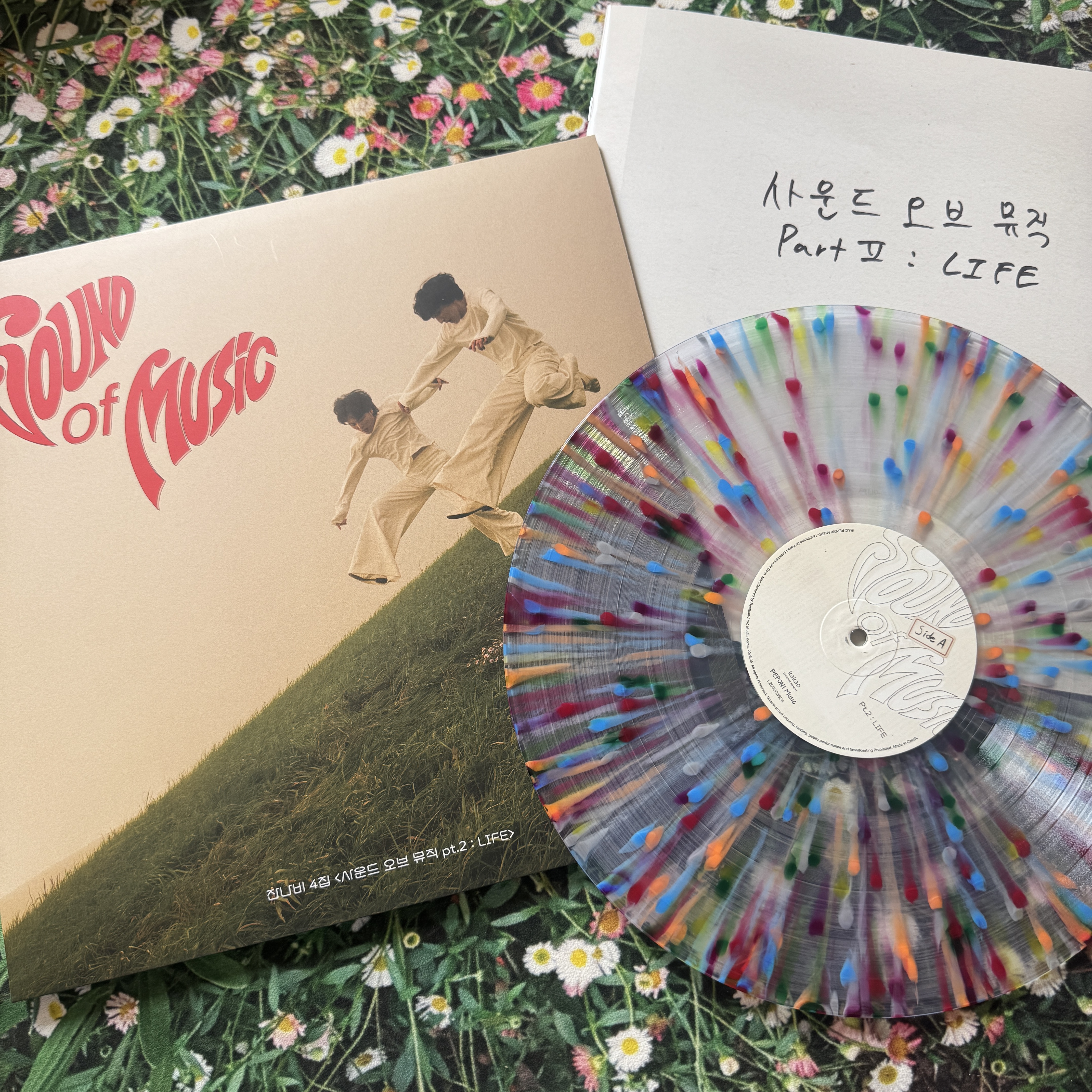 Jannabi 4th Album Sound of Music Pt.2 LP Clear Splatter Mix 착용 스타일