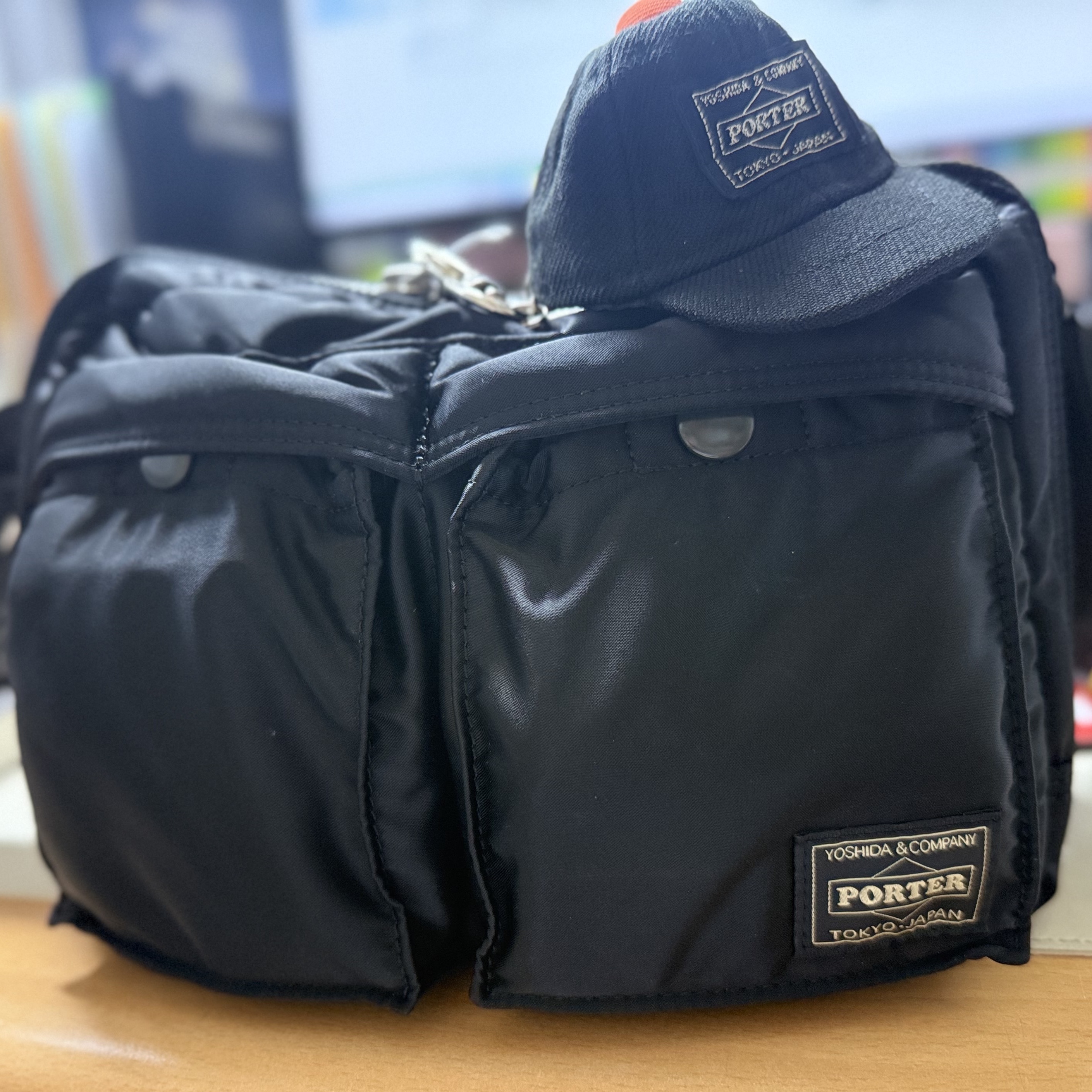 Porter All New Tanker Sling Bag Zip Black, Porter x New Era Key Holder Black 착용 스타일