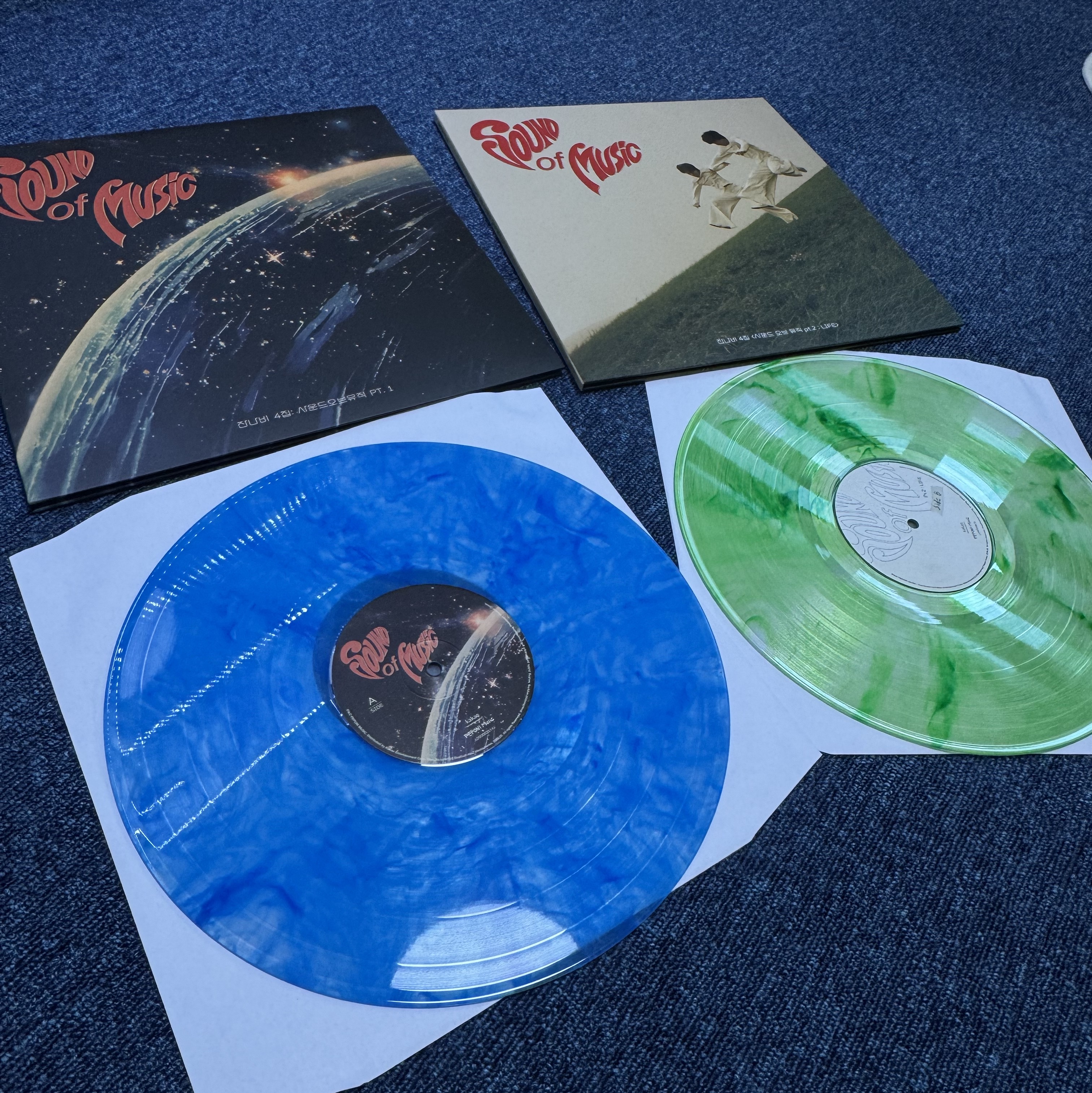 Jannabi 4th Album Sound of Music Pt.1 LP Blue Maelstrom Mix, Jannabi 4th Album Sound of Music Pt.2 LP Jade Green Blend 착용 스타일