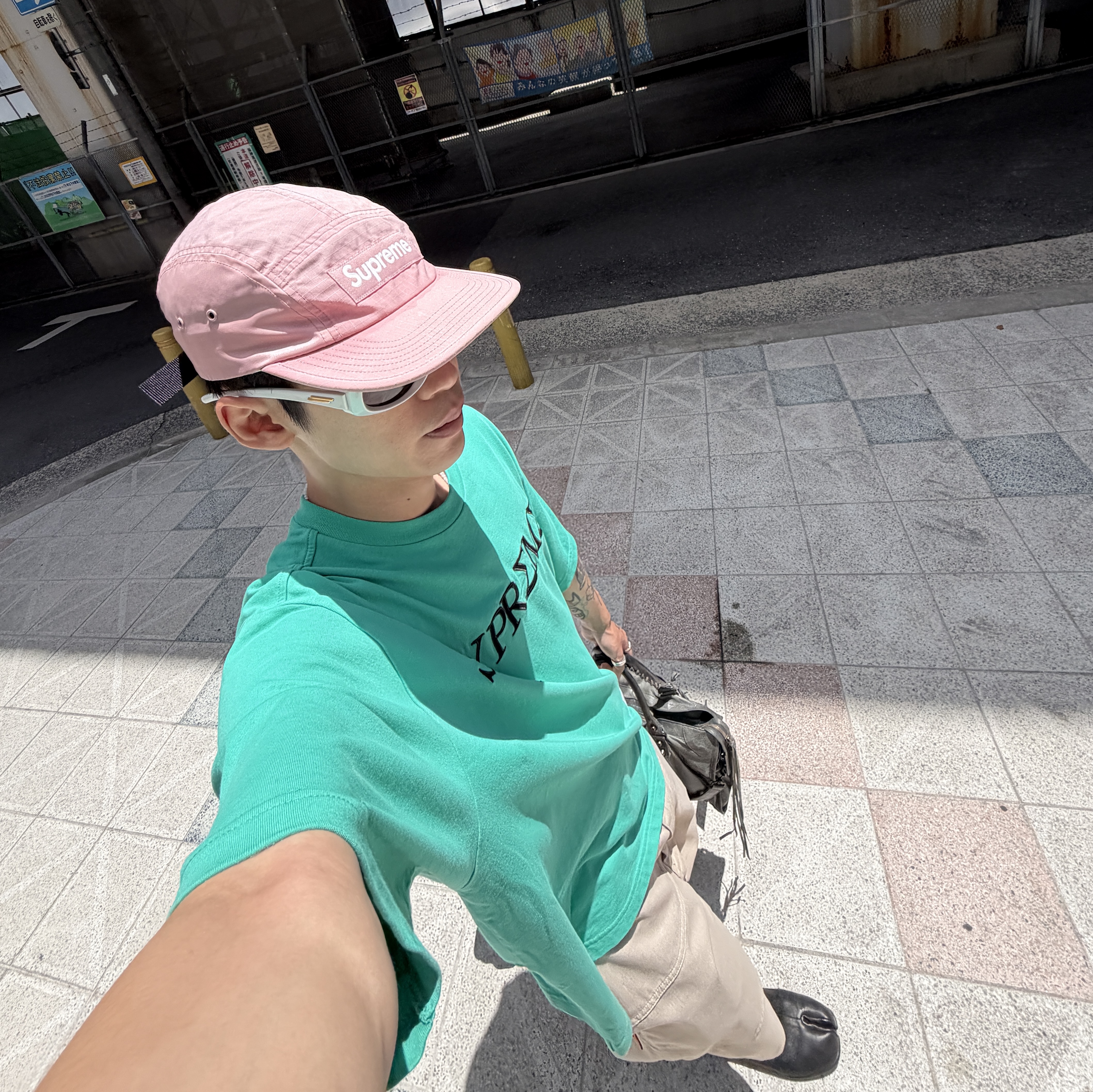Supreme Waxed Ripstop Camp Cap Light Pink - 24FW, Supreme Greek S/S Top Aqua - 26SS 착용 스타일 - 1