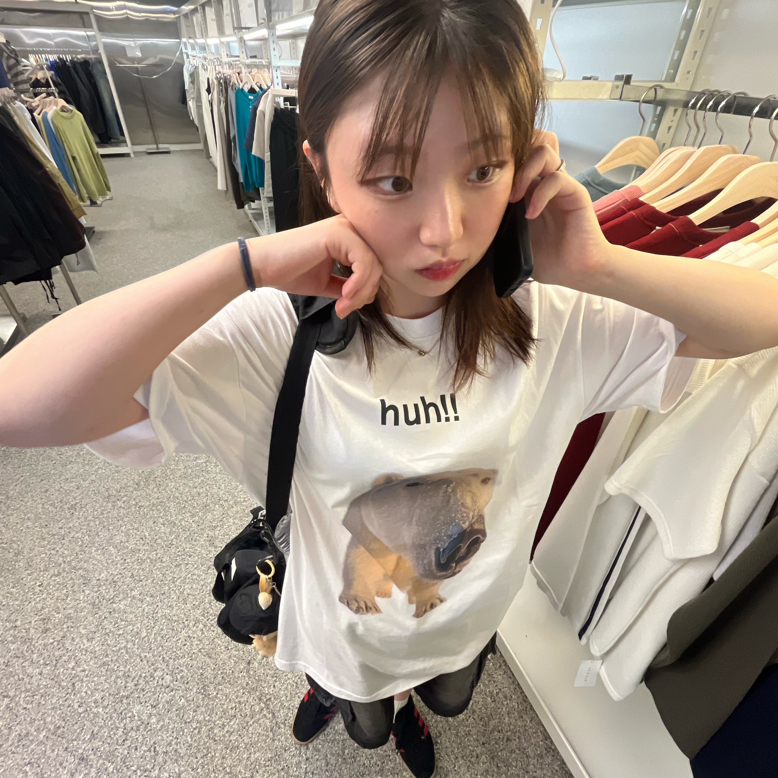 Suade Huh Tee White 착용 스타일 - 2