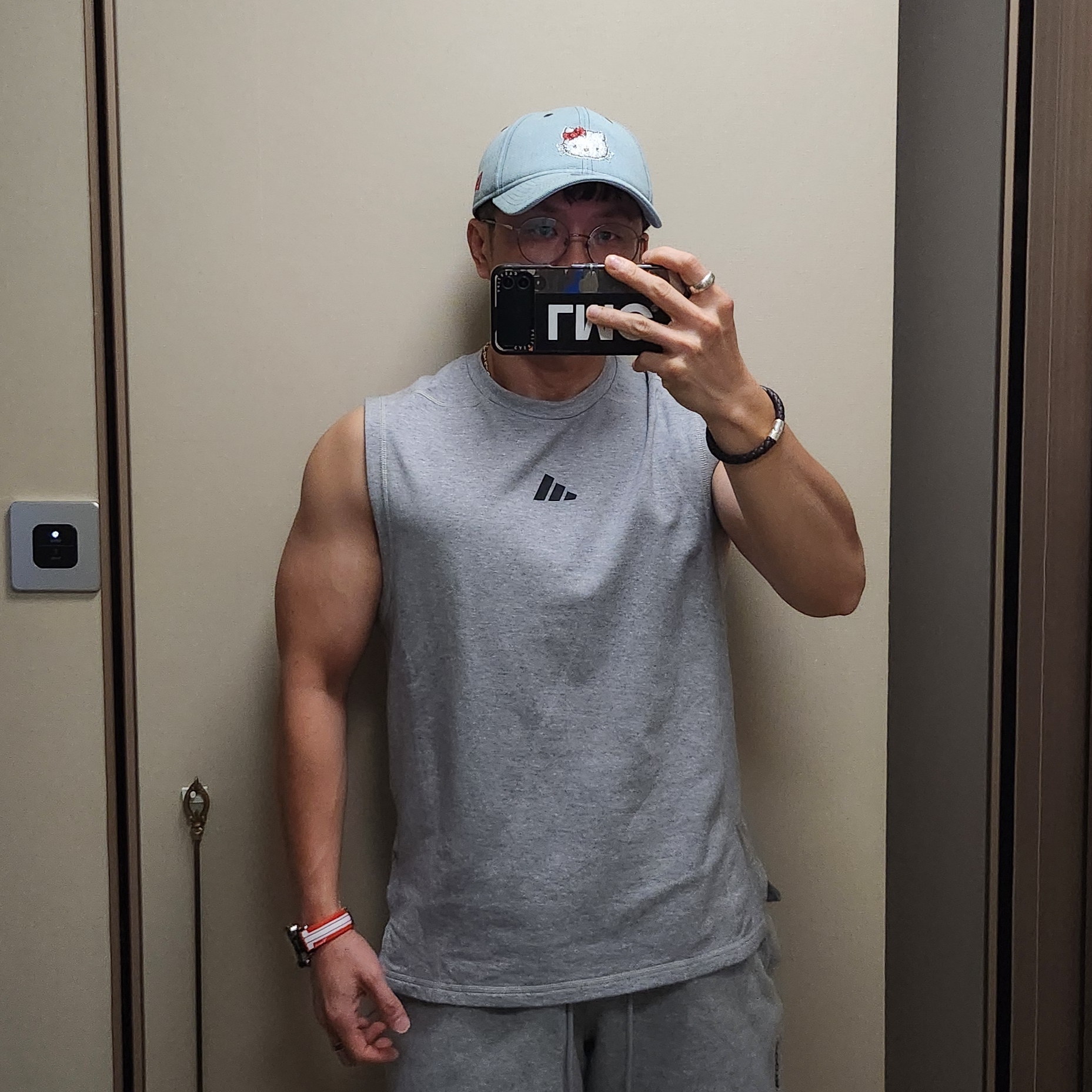 New Era x Sanrio Hello Kitty Swarovski Ball Cap Light Blue, Nike x Drake Nocta Cardinal Fleece Shorts Dark Grey Heather - Asia 착용 스타일 - 3
