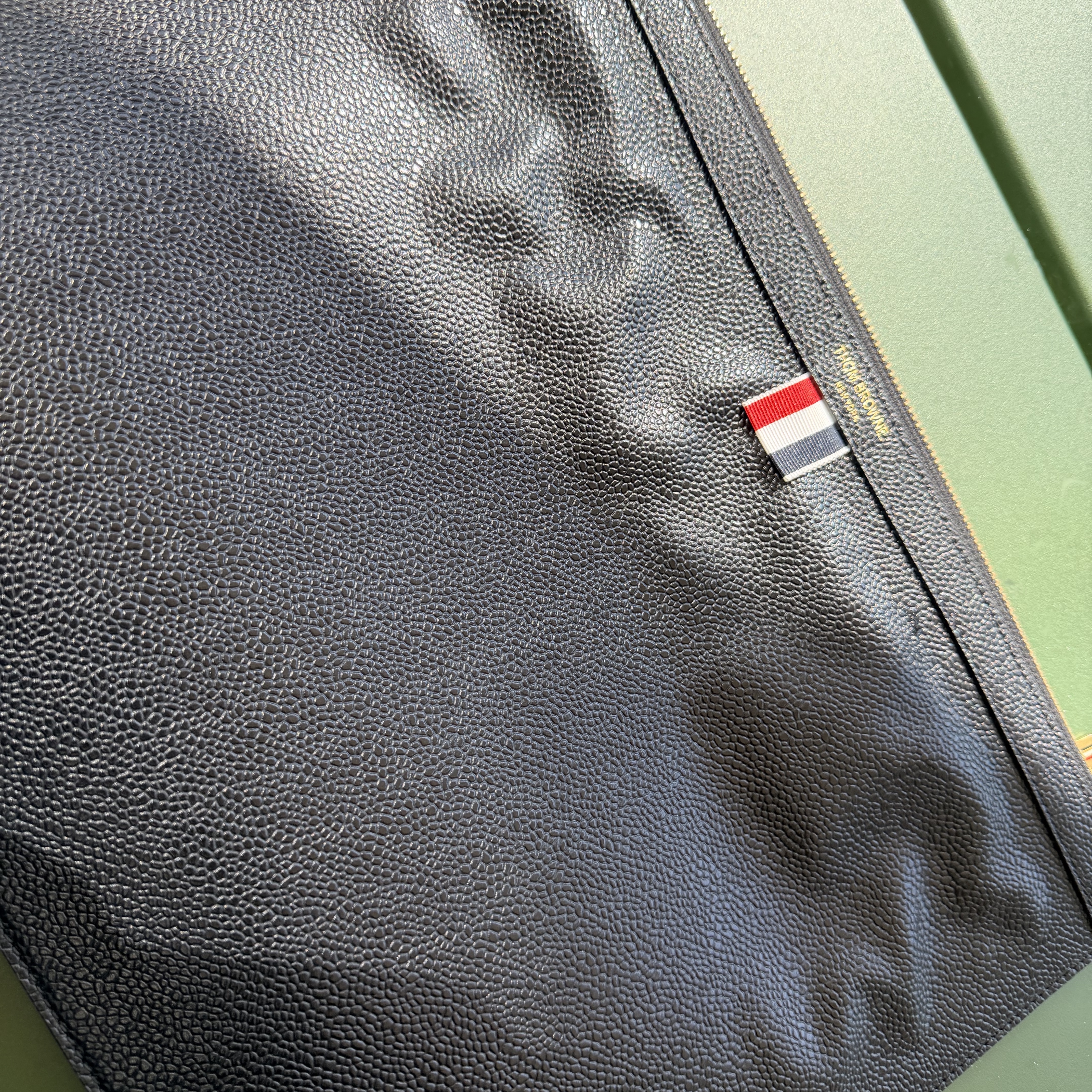Thom Browne Medium Document Holder Black 착용 스타일