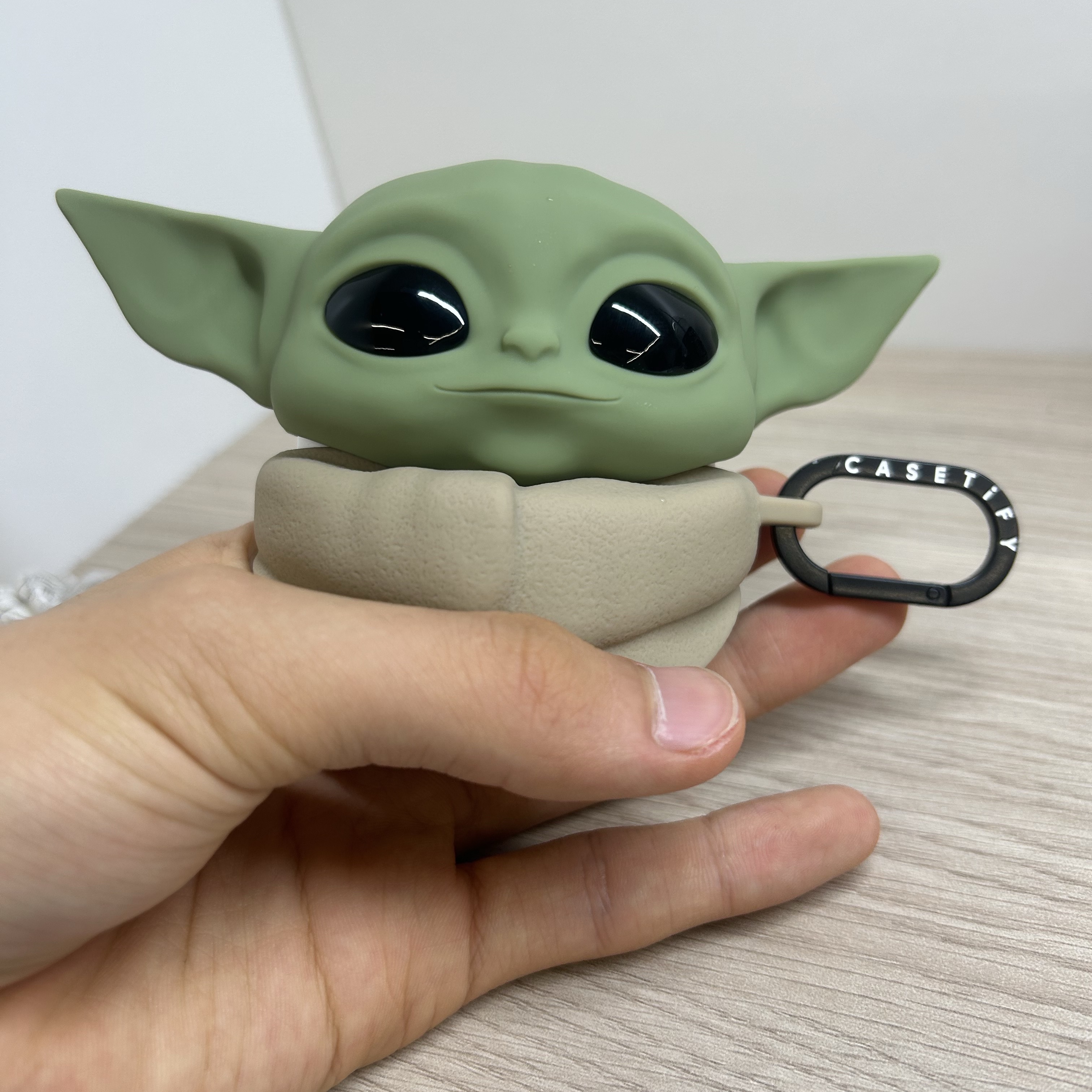 Casetify x The Mandalorian Grogu Collectible AirPods Pro 1st/2nd Gen Case 착용 스타일