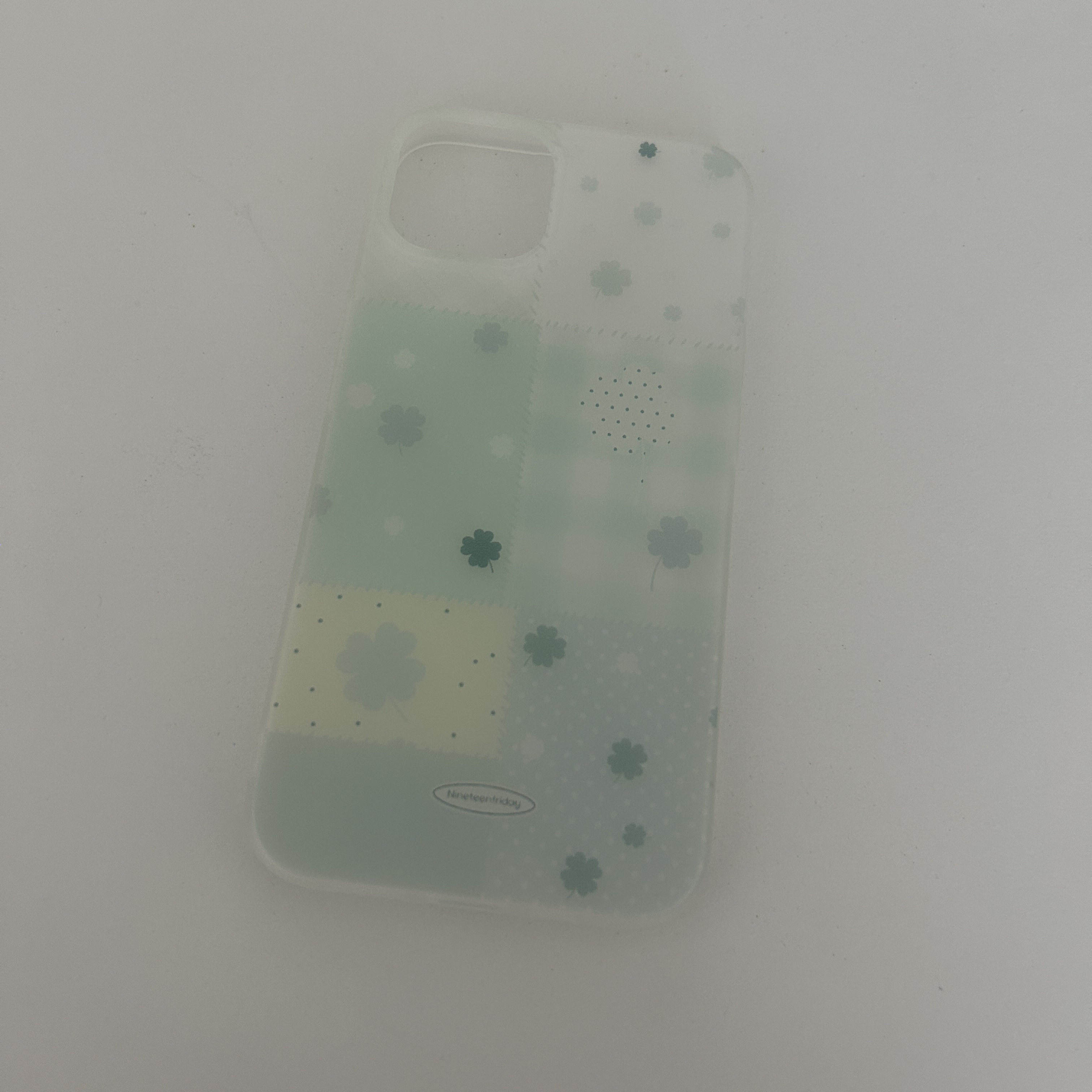 NINETEENFRIDAY Four-leaf clover lucky patch Matte Case - Green 착용 스타일