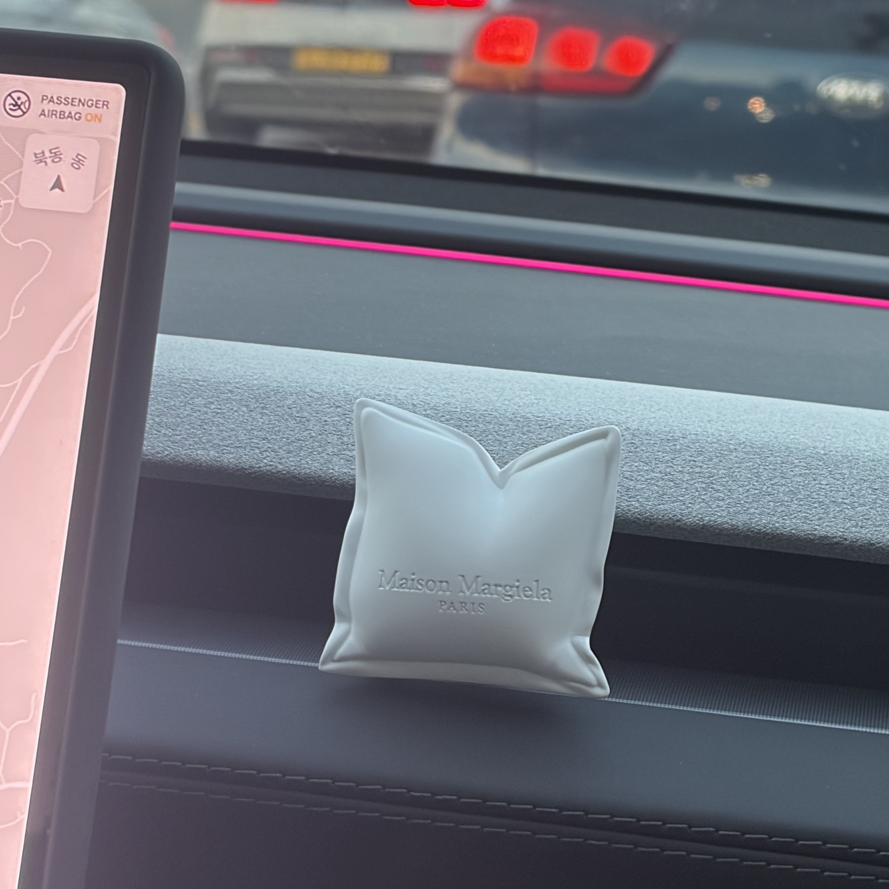 [사은품 이벤트] MAISON MARGIELA REPLICA LAZY SUNDAY MORNING CAR DIFFUSER 착용 스타일