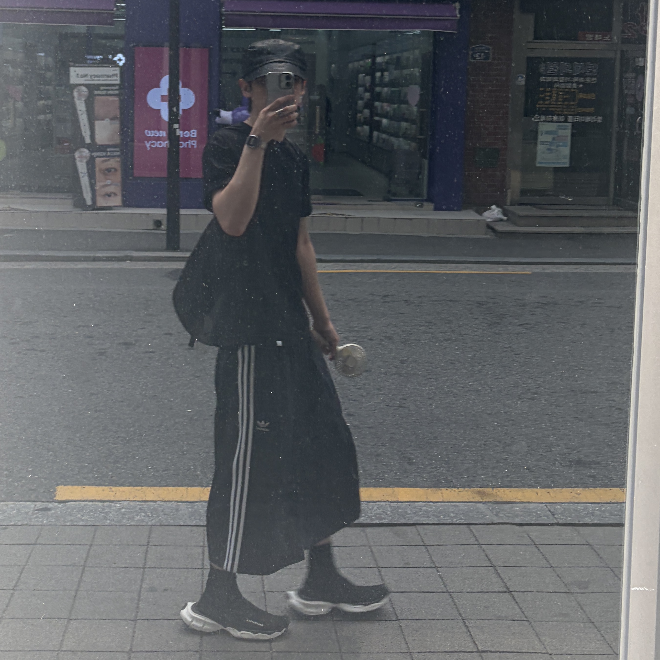 Adidas Originals Capri Shorts Black White - KR Sizing, Balenciaga 3XL Sock Recycled Knit Sneakers Black 착용 스타일 - 1