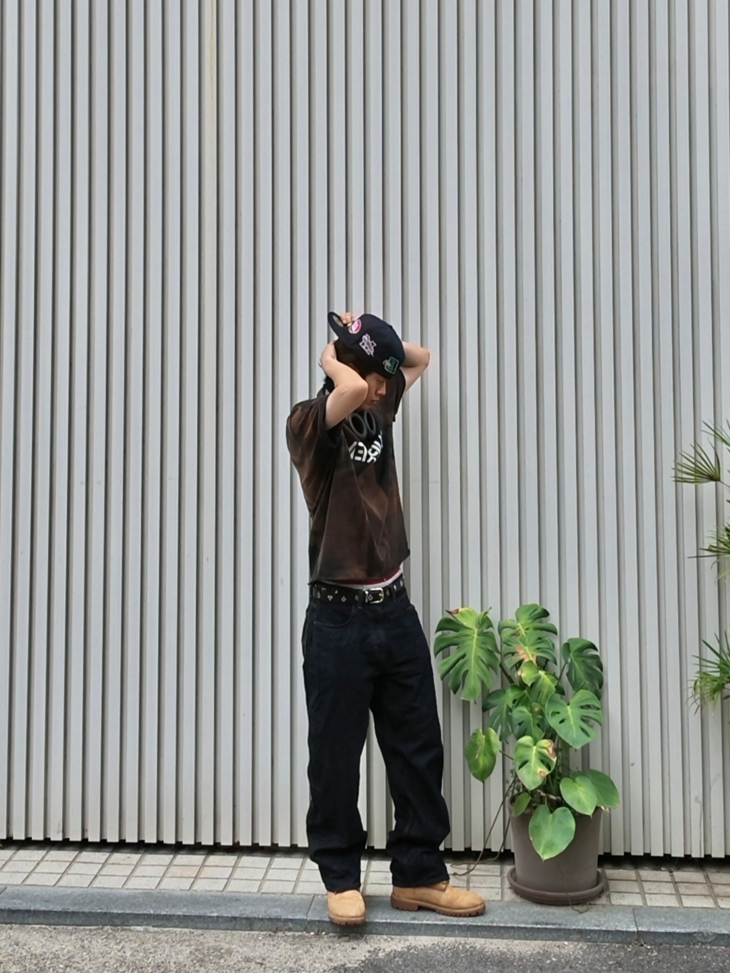 Supreme Hard T-Shirt Black - 26SS, Supreme Mascots S Logo New Era Navy - 26SS 착용 스타일 - 4