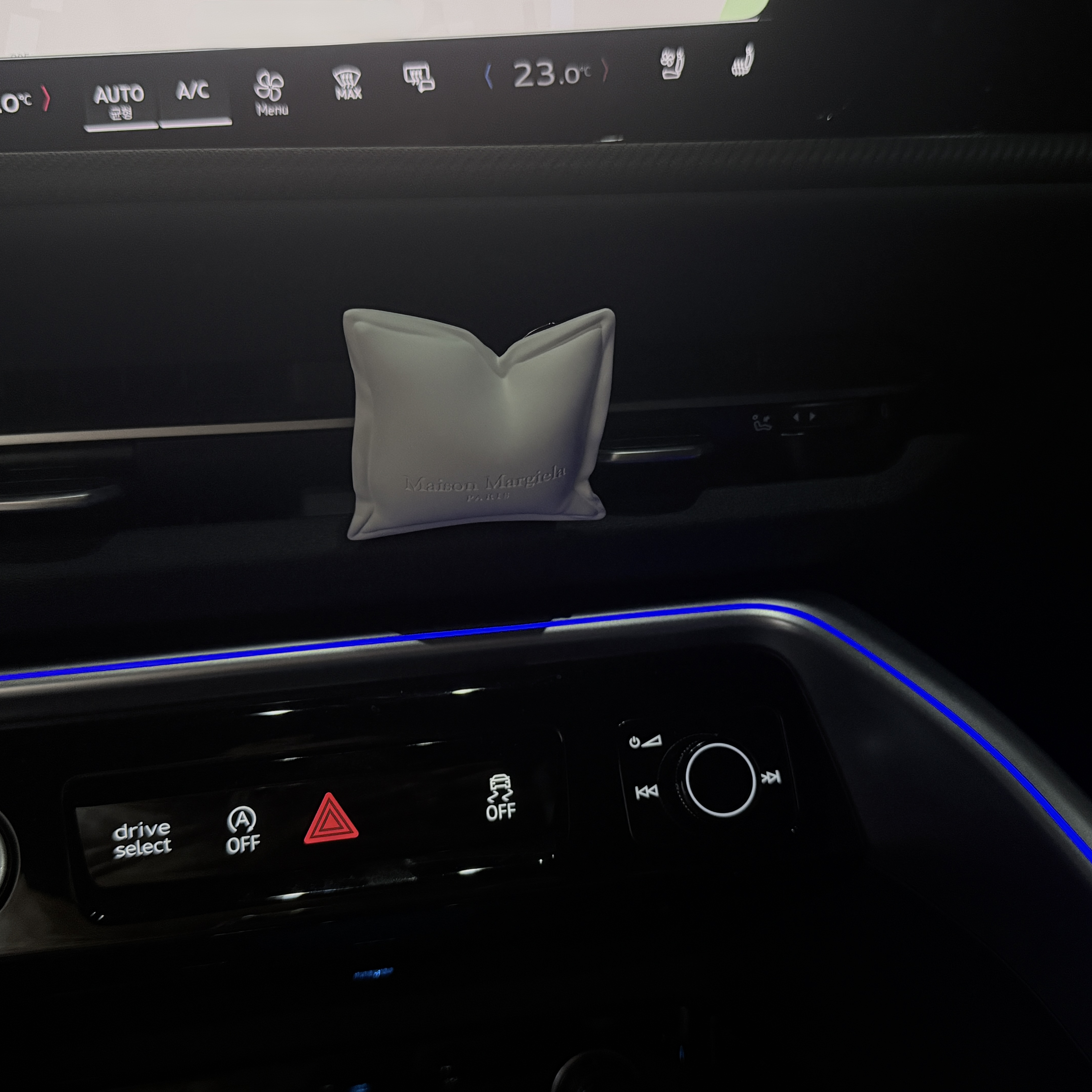 [사은품 이벤트] MAISON MARGIELA REPLICA LAZY SUNDAY MORNING CAR DIFFUSER 착용 스타일 - 3