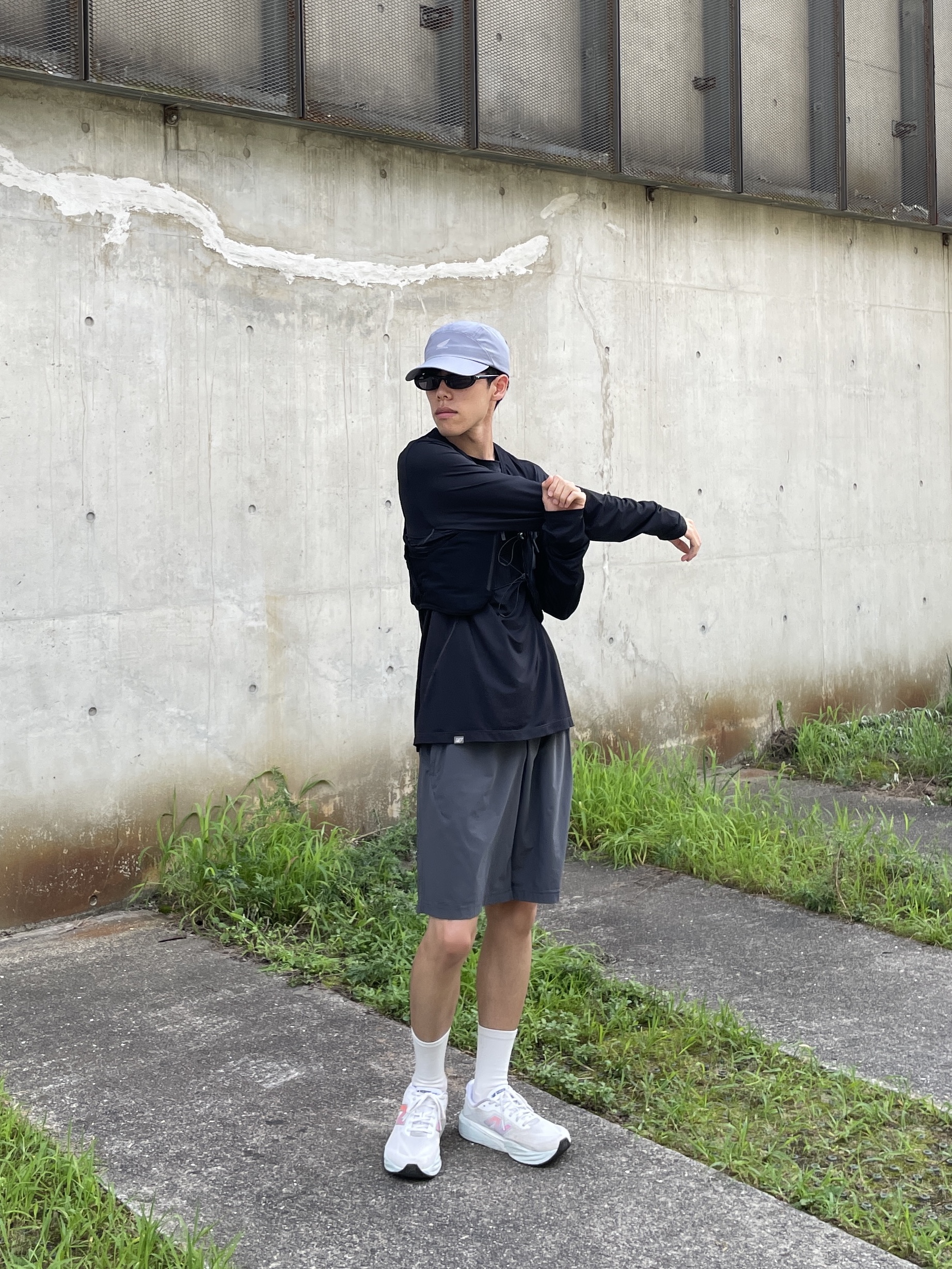 New Balance FuelCell Rebel v5 NB 103 White Pink Heat - 2E Wide, New Balance PF Running Vest Black 착용 스타일 - 4