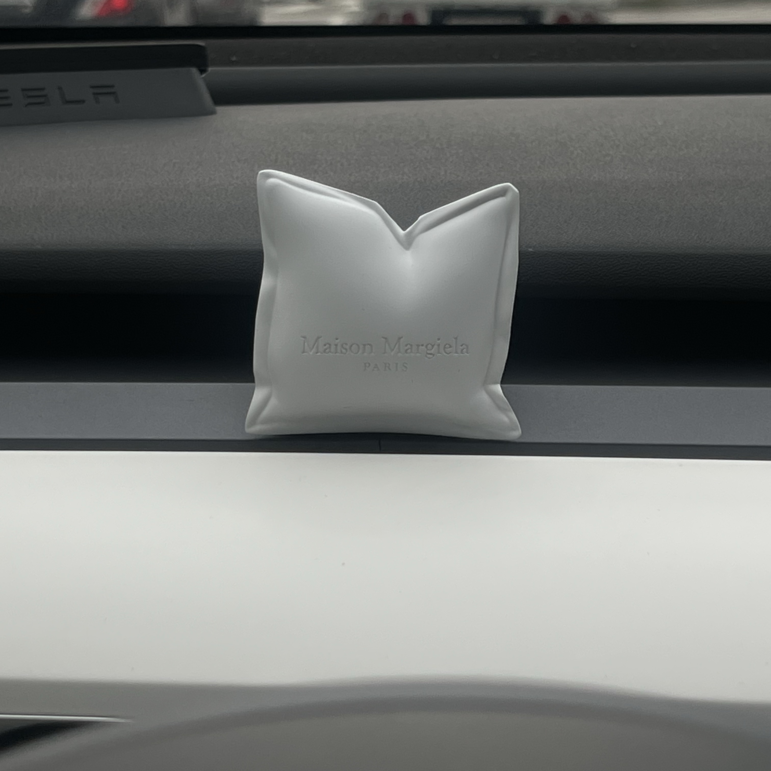 [사은품 이벤트] MAISON MARGIELA REPLICA LAZY SUNDAY MORNING CAR DIFFUSER 착용 스타일