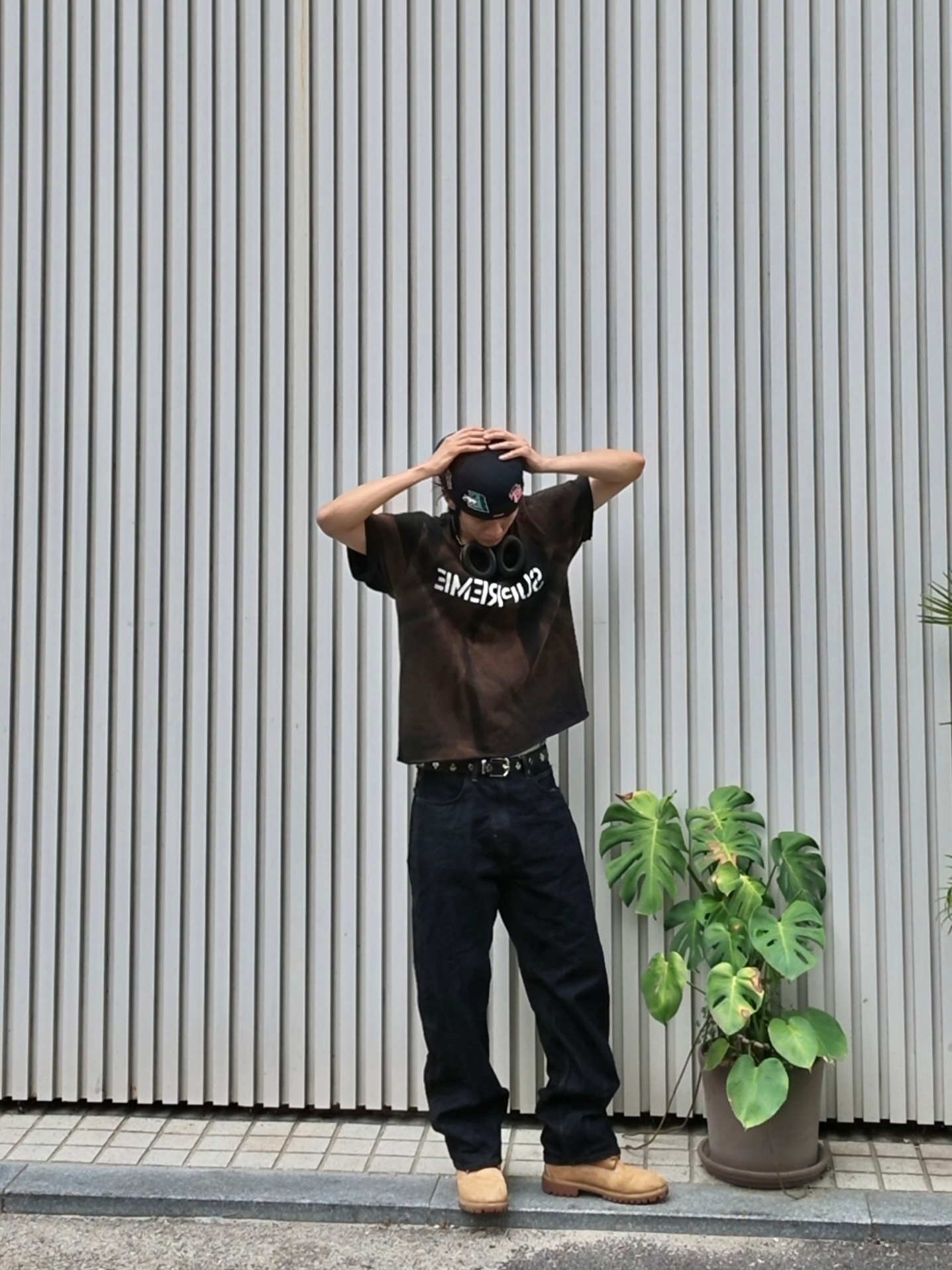 Supreme Hard T-Shirt Black - 26SS, Supreme Mascots S Logo New Era Navy - 26SS 착용 스타일 - 3