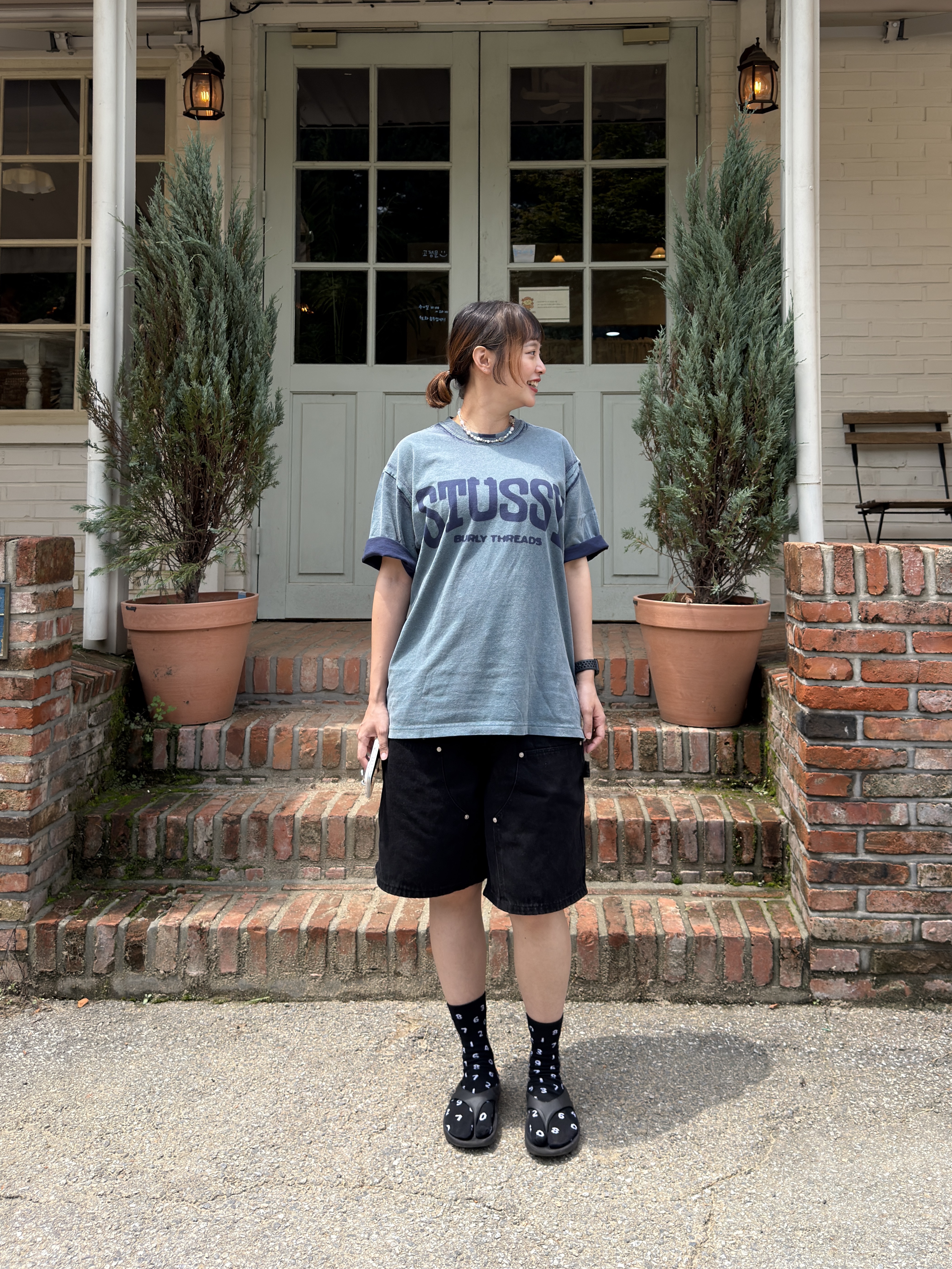 Oofos OOriginal Black, Stussy Burly Stone Washed Tee Navy 착용 스타일 - 4