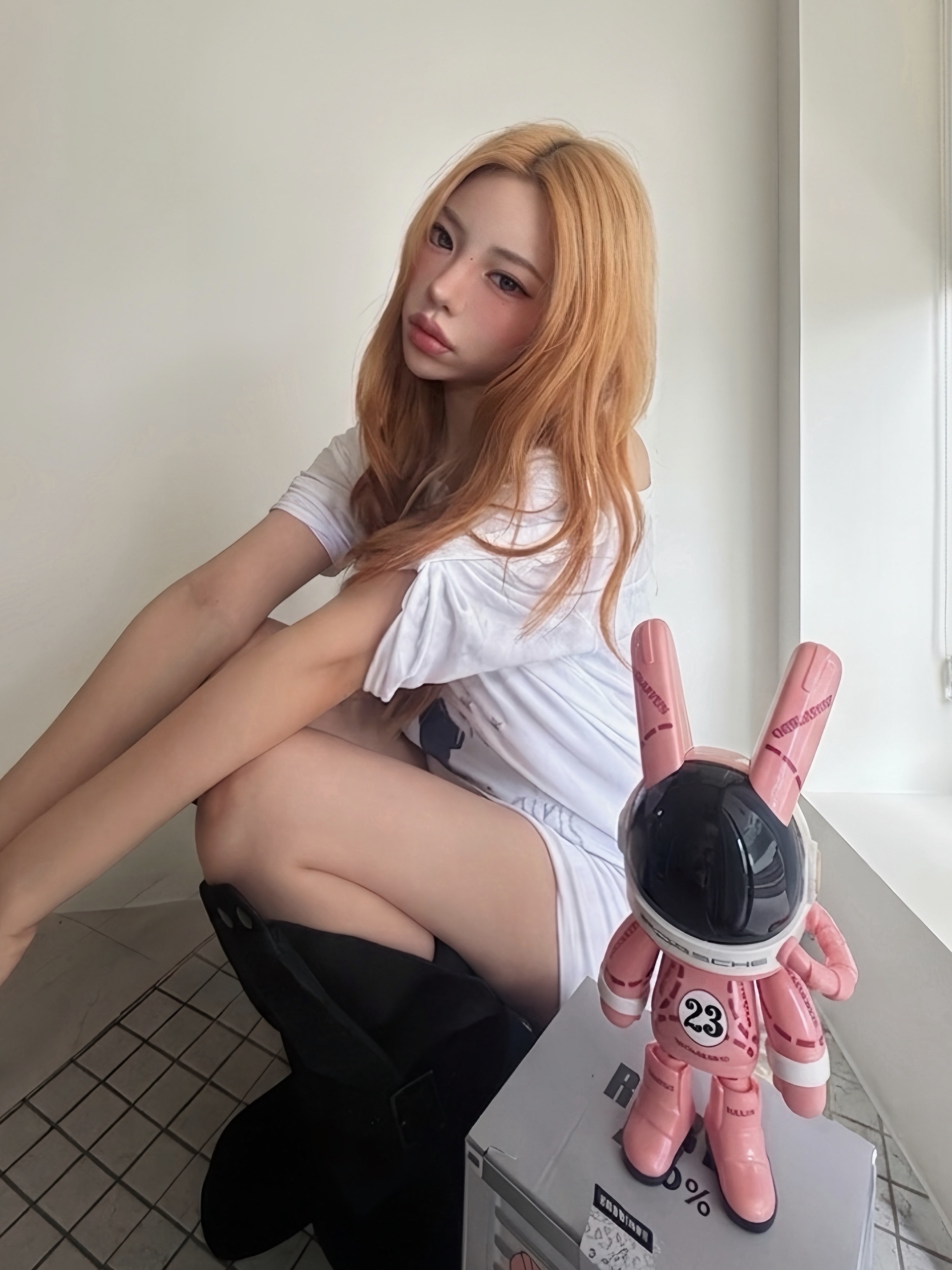 Sculptor Broken Girls Roll Up Tee Dirty White 착용 스타일 - 1