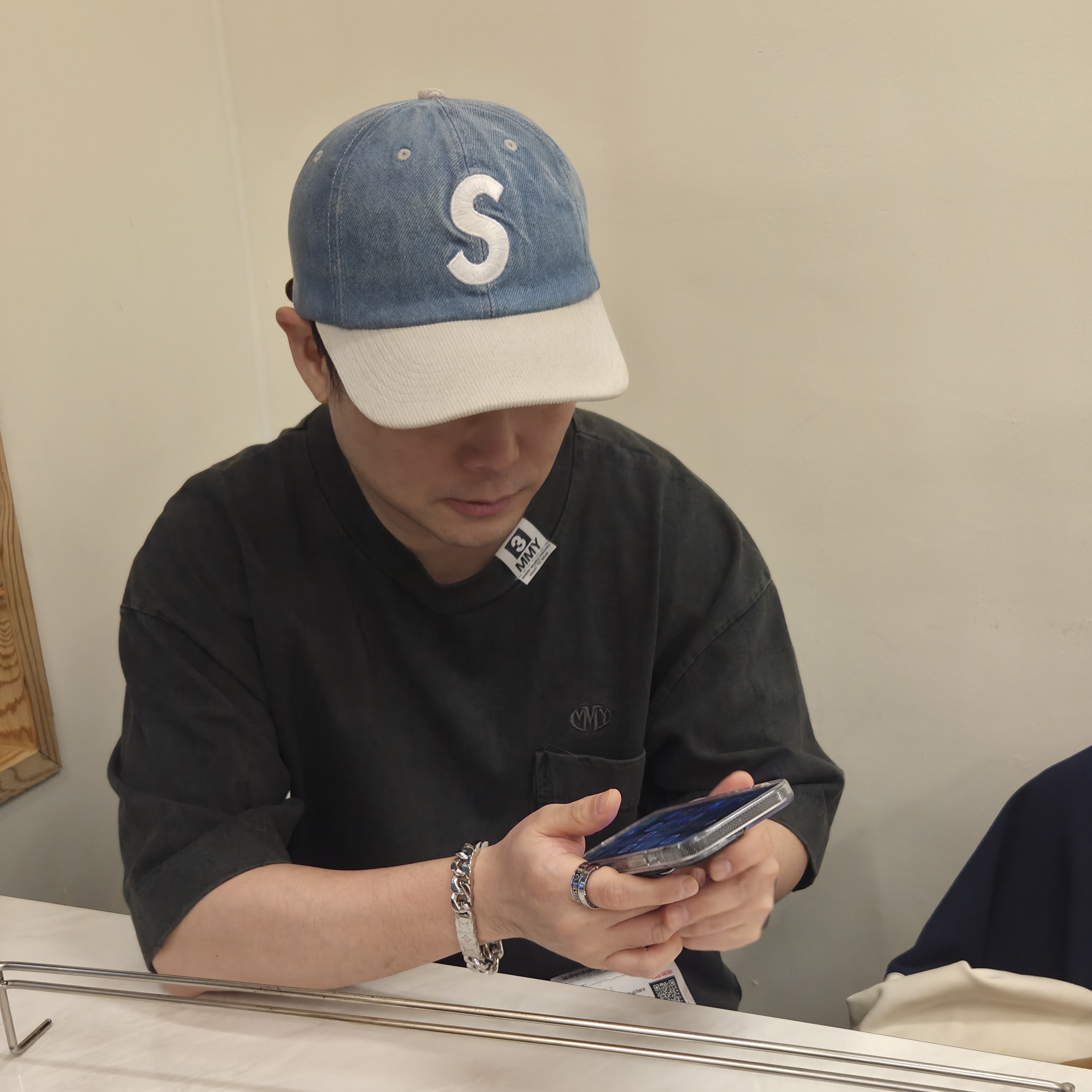 Maison Mihara Yasuhiro Cotton T-Shirt Black, Supreme 2-Tone S Logo 6-Panel Washed Denim - 24SS 착용 스타일 - 1