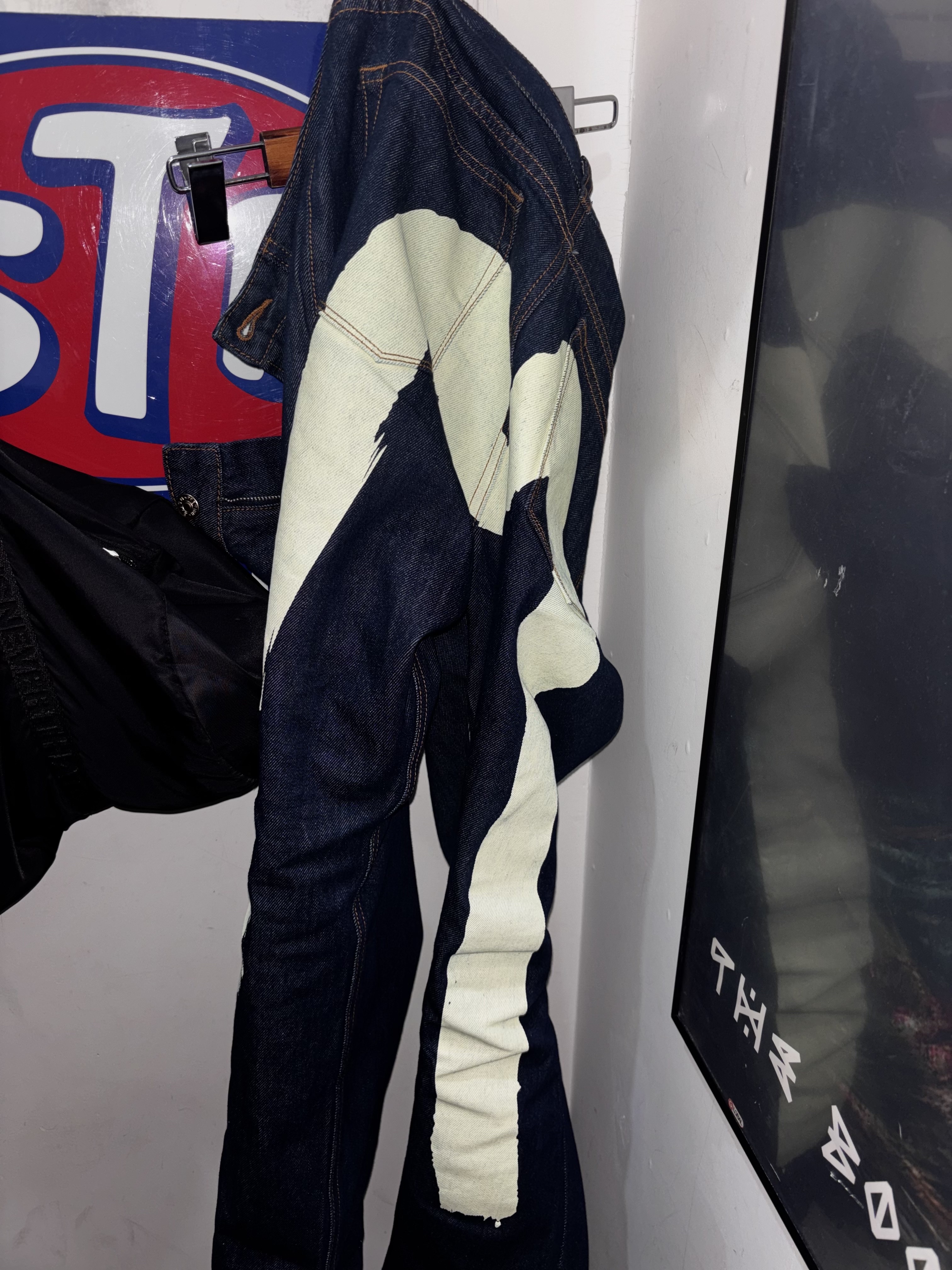 Evisu Brushstroke Daicock Slim Straight Fit Jeans Ecru 착용 스타일 - 2