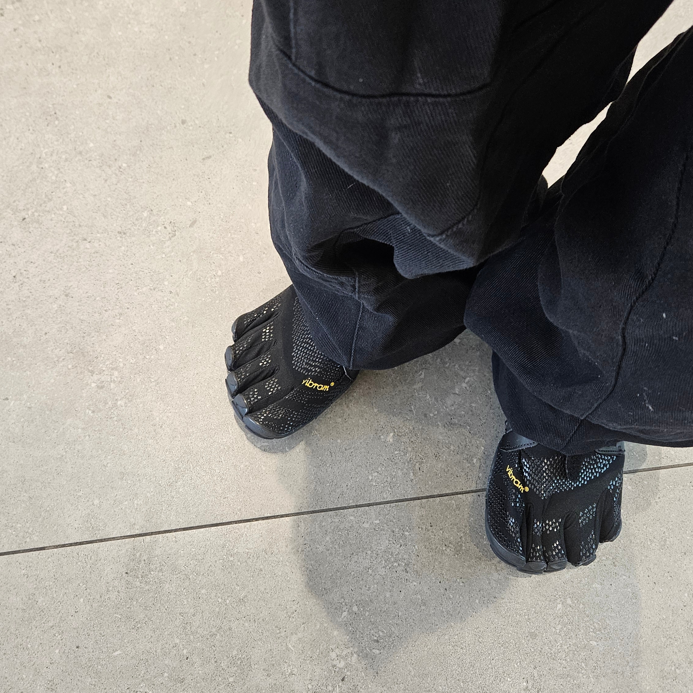 Vibram Fivefingers KSO Evo Black Black 착용 스타일 - 1