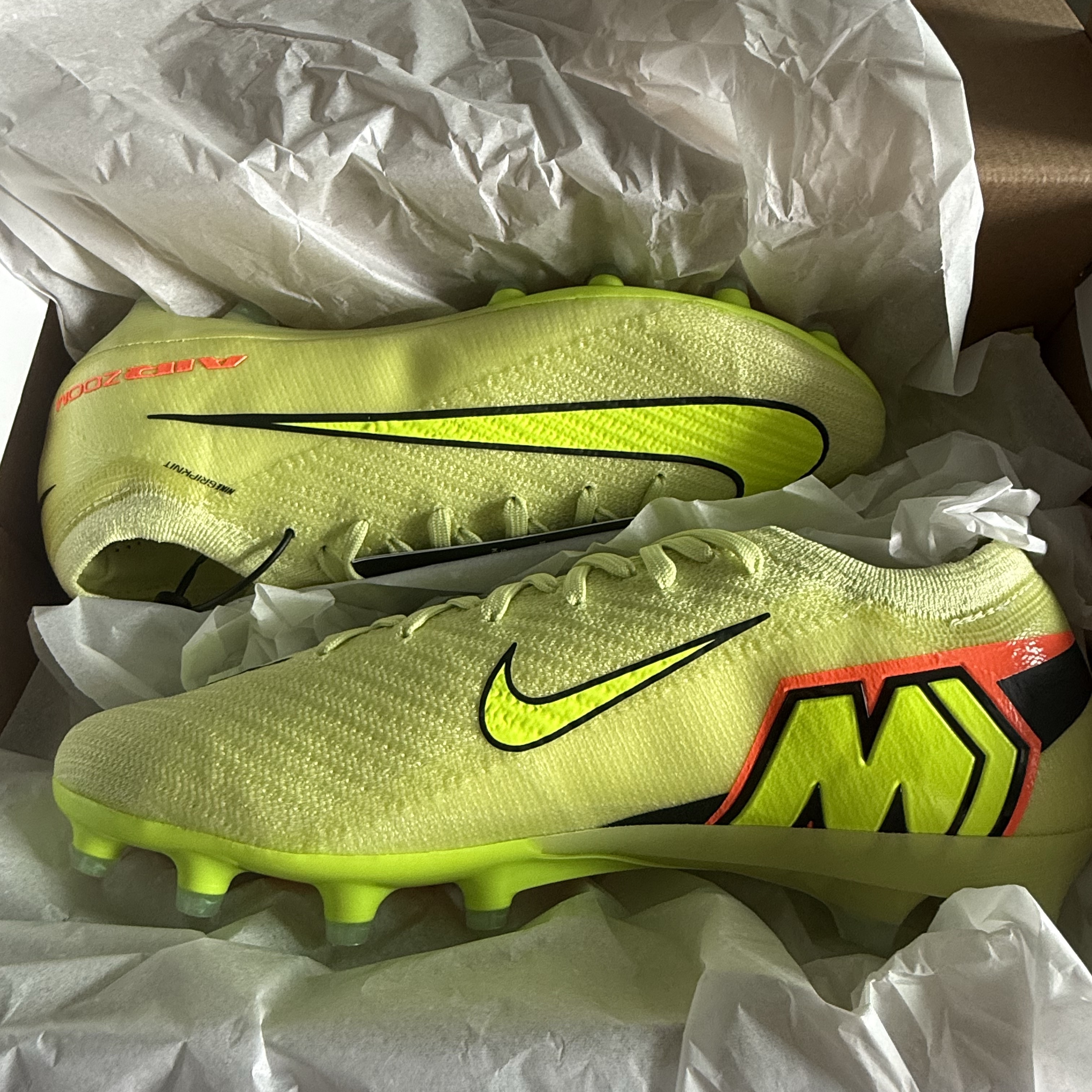 Nike Zoom Mercurial Vapor 16 Elite AG Pro Limelight Hyper Crimson 착용 스타일