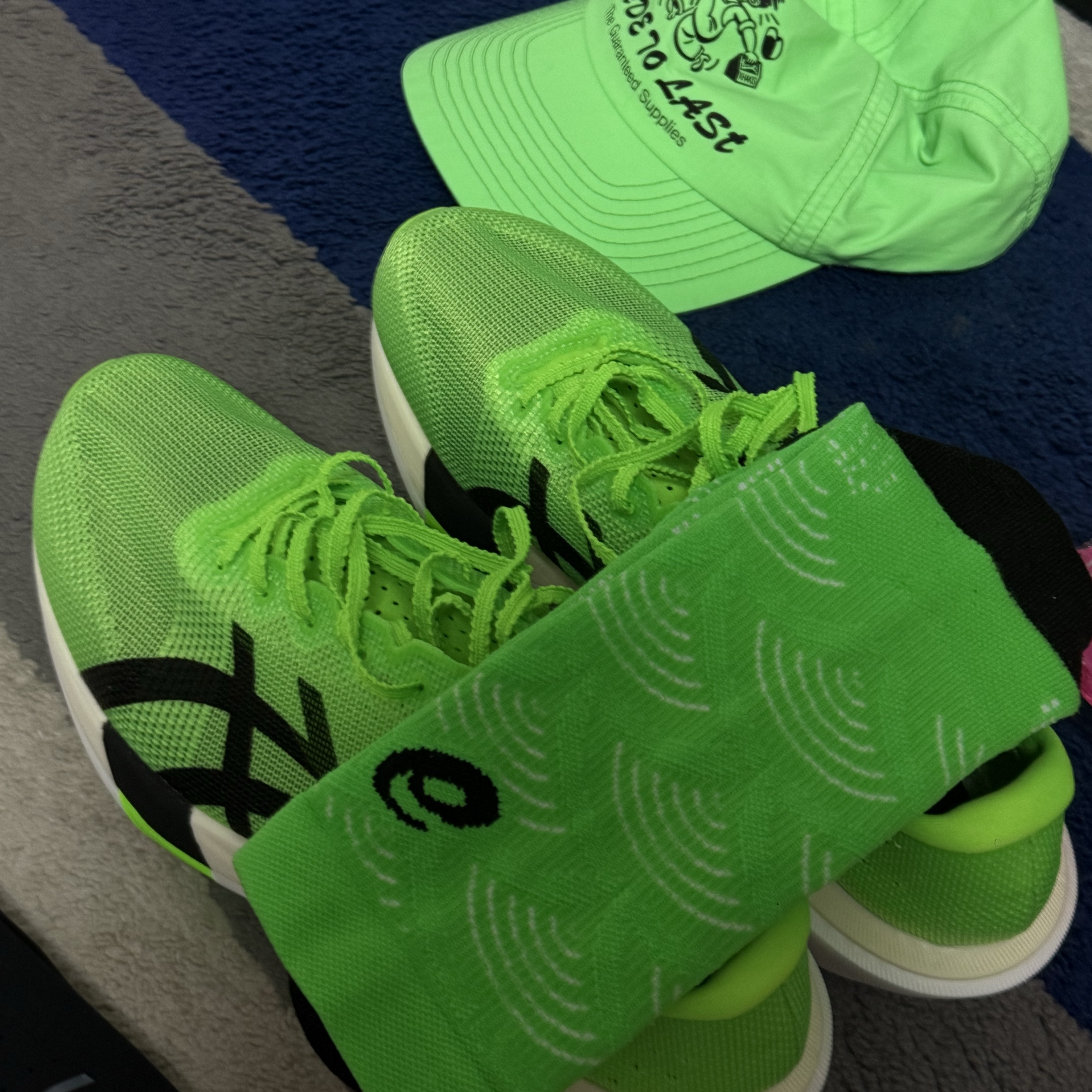 Asics Metaspeed Sky Tokyo Green Gecko Black, Asics Running Cushion Socks Crew Vital Green 착용 스타일 - 1