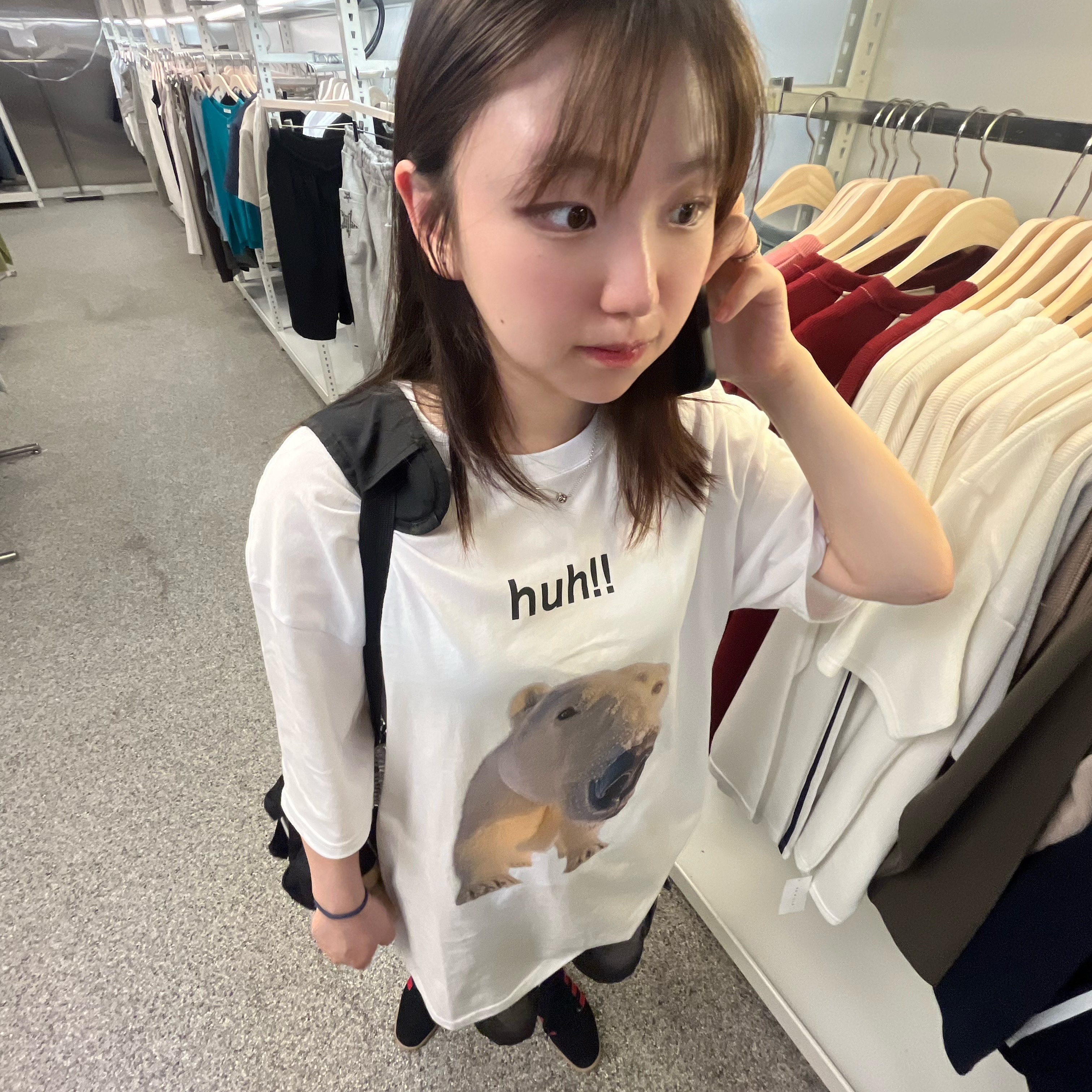 Suade Huh Tee White 착용 스타일 - 1