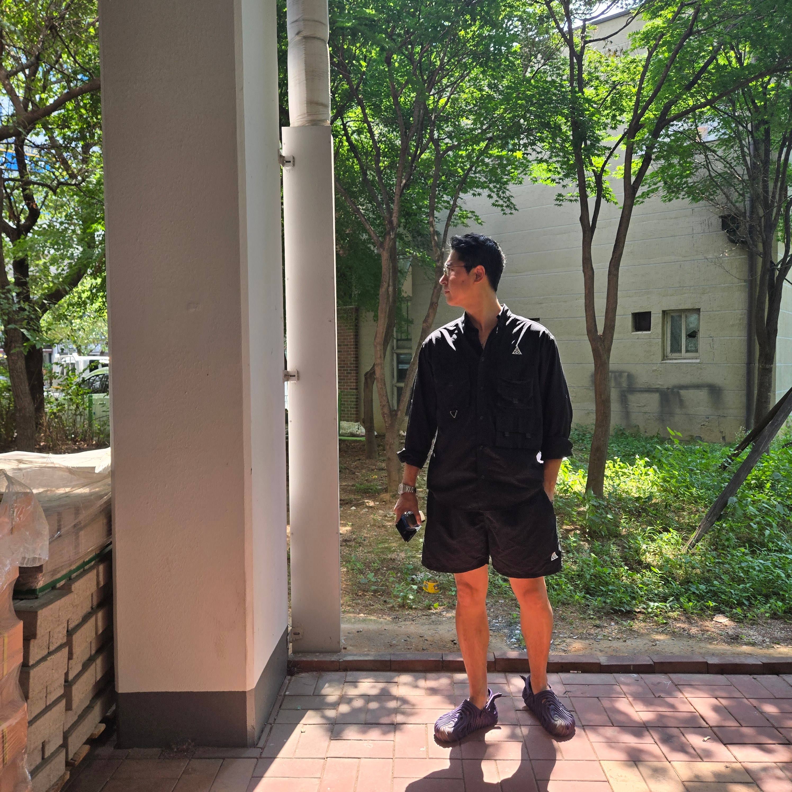 Nike ACG Dri-Fit UV Devastation Trail Shirt Black Summit White - Asia, (W) Nike ACG Oversized Shorts Black Summit White - Asia 착용 스타일 - 1