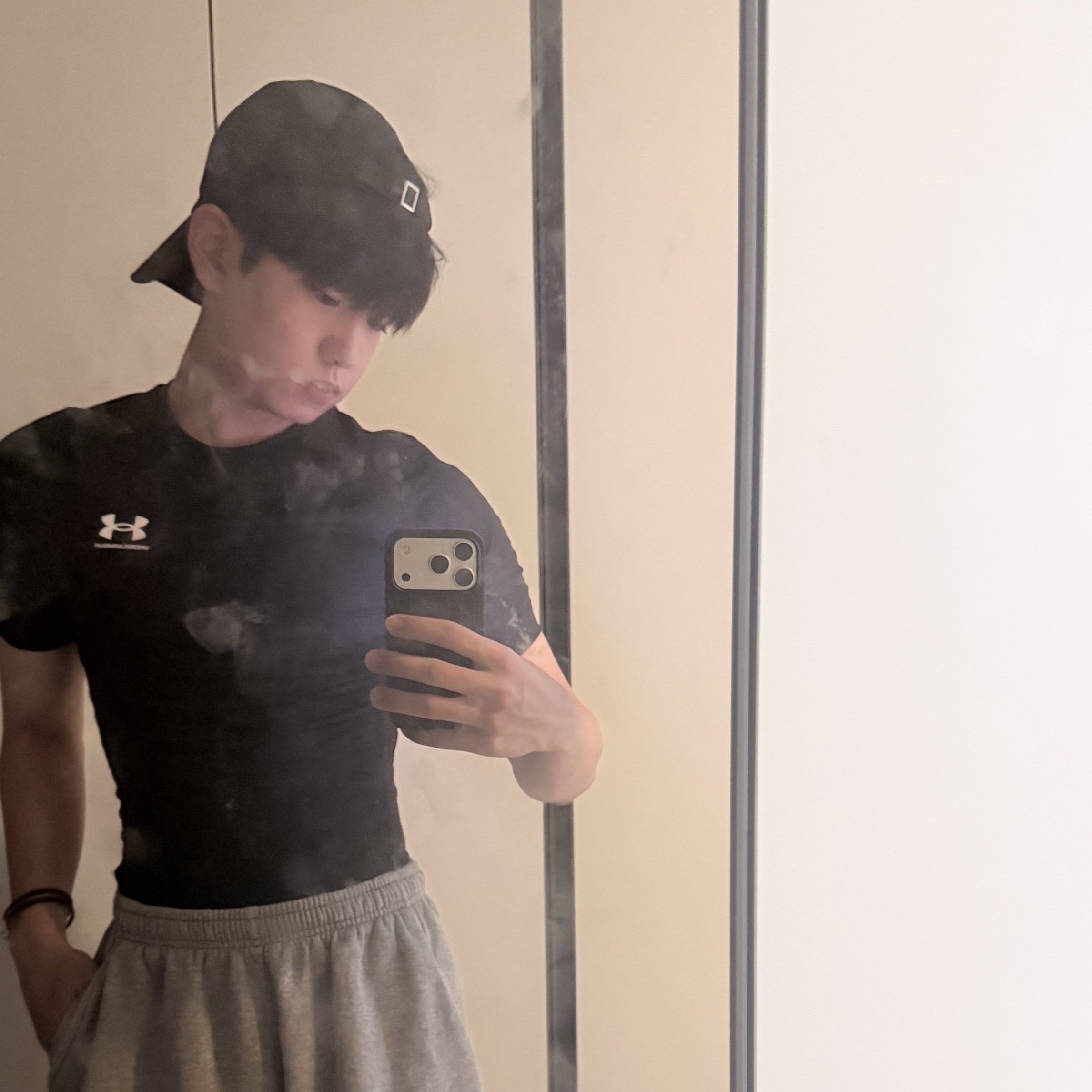 Under Armour HeatGear Short Sleeve Black White, Wooyoungmi Embroidered Ball Cap Black - 25FW 착용 스타일
