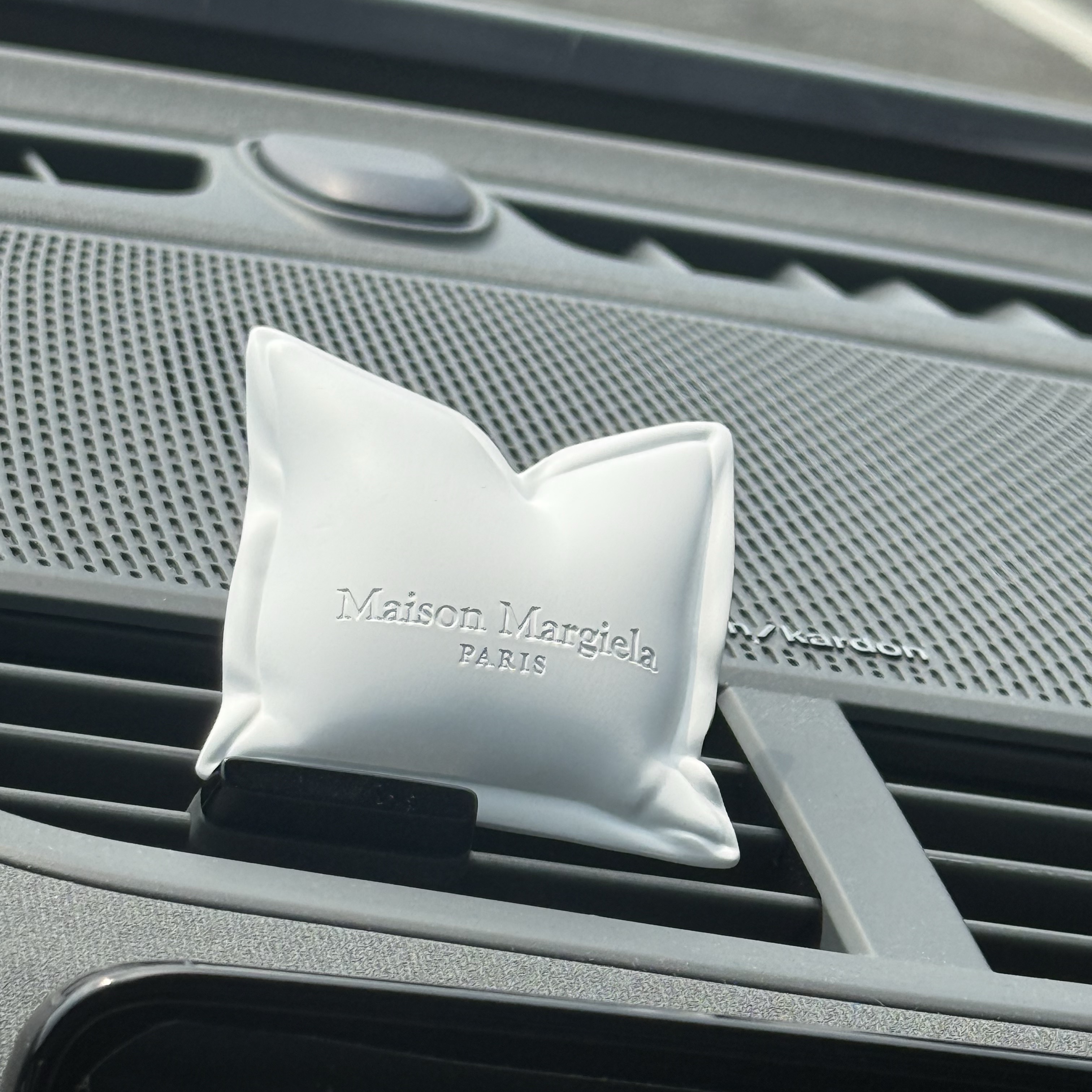 [사은품 이벤트] MAISON MARGIELA REPLICA LAZY SUNDAY MORNING CAR DIFFUSER 착용 스타일 - 1