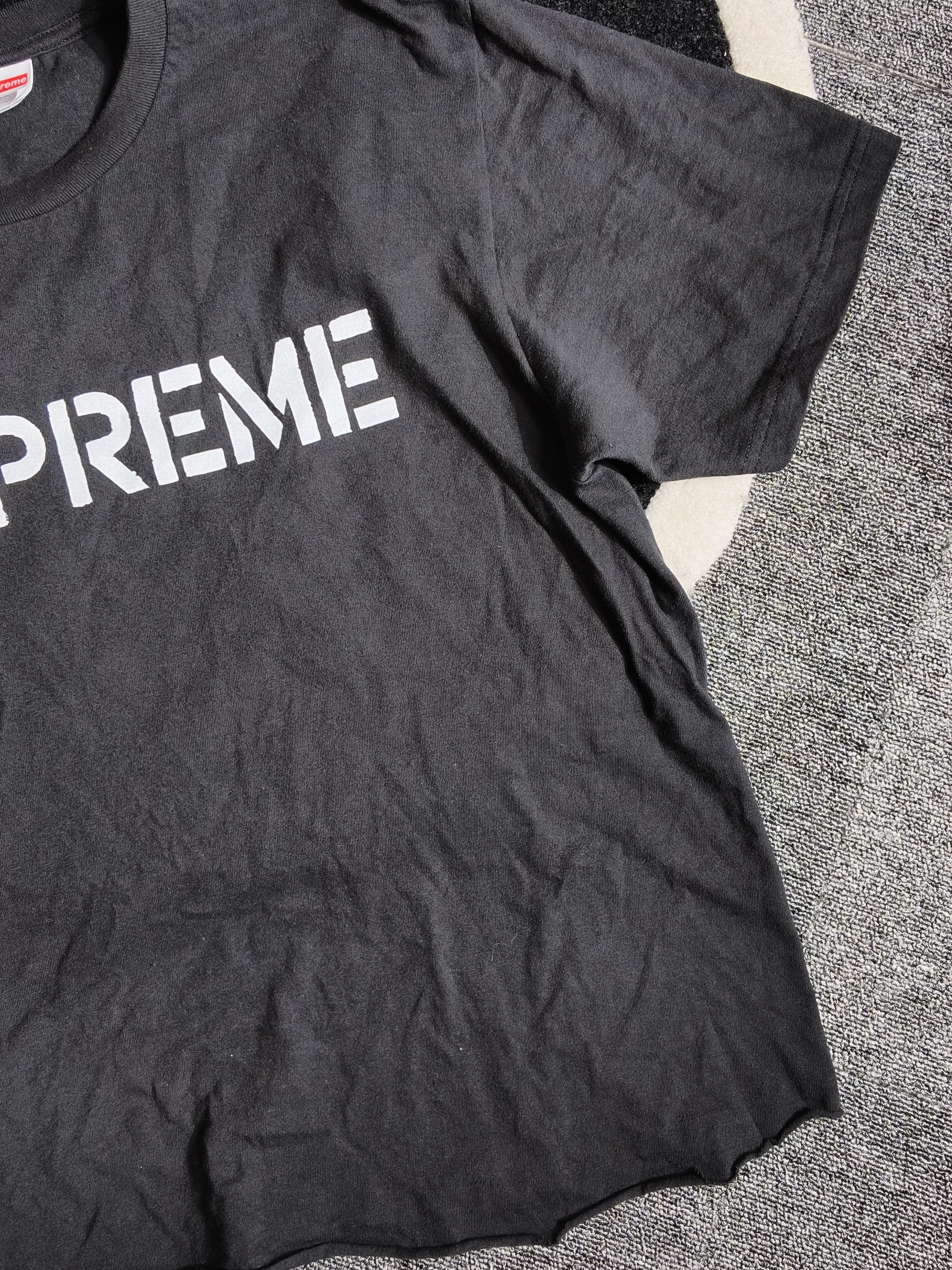 Supreme Hard T-Shirt Black - 26SS, Supreme Mascots S Logo New Era Navy - 26SS 착용 스타일 - 5