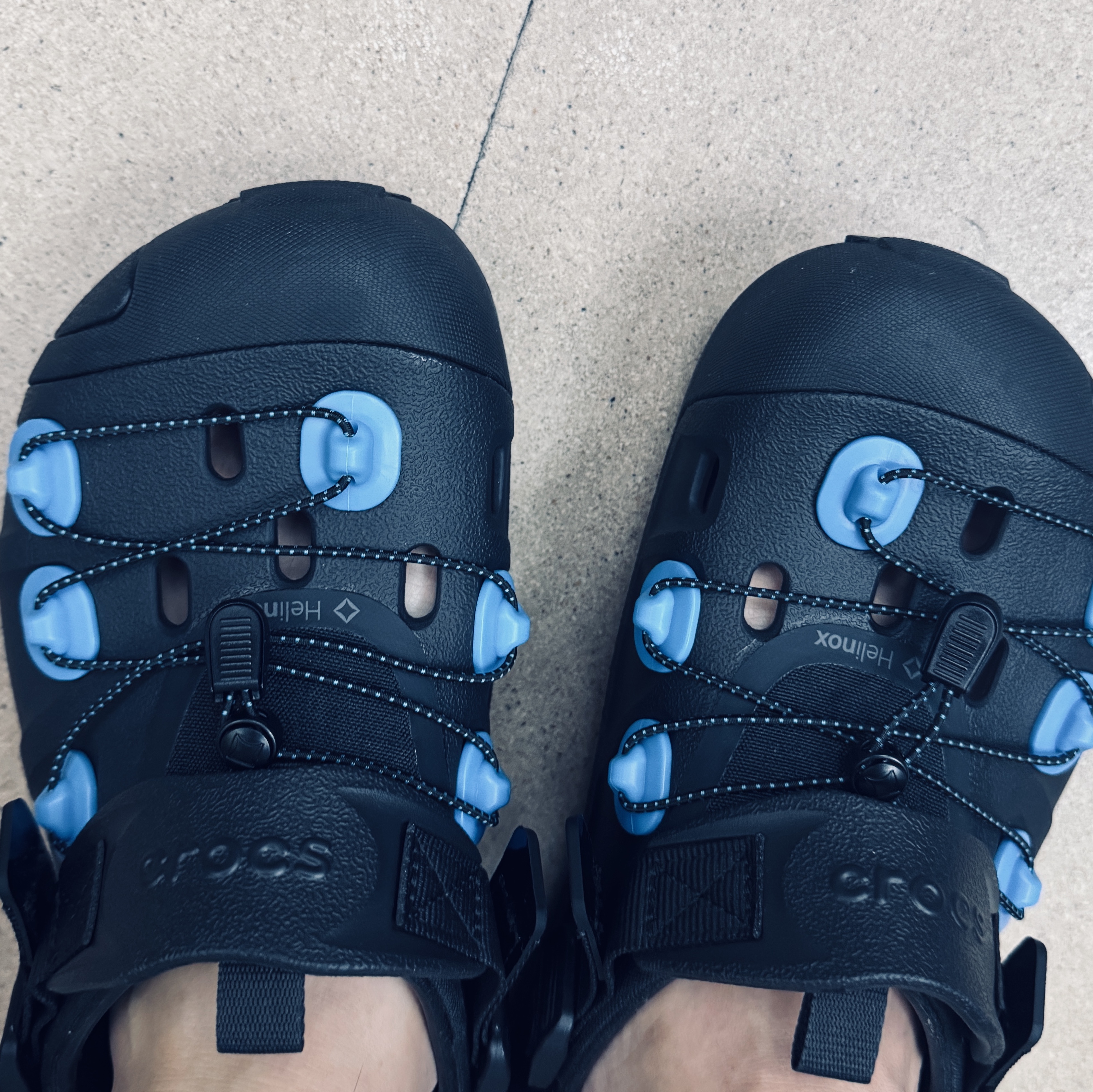 Crocs x Helinox Quick Trail Clog Black 착용 스타일
