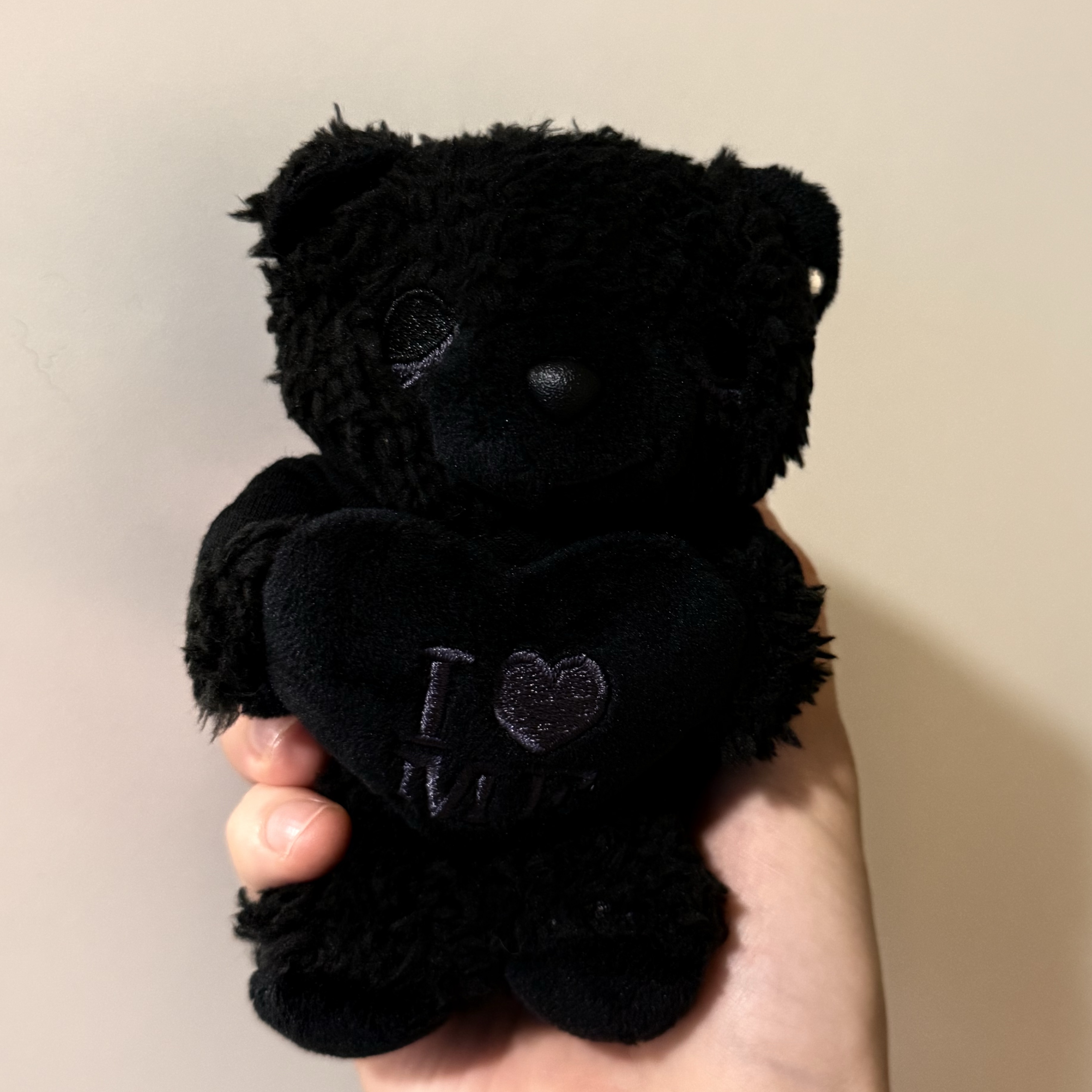 [프리오더] BLACK_ I LOVE ME BEAR KEYLING 착용 스타일