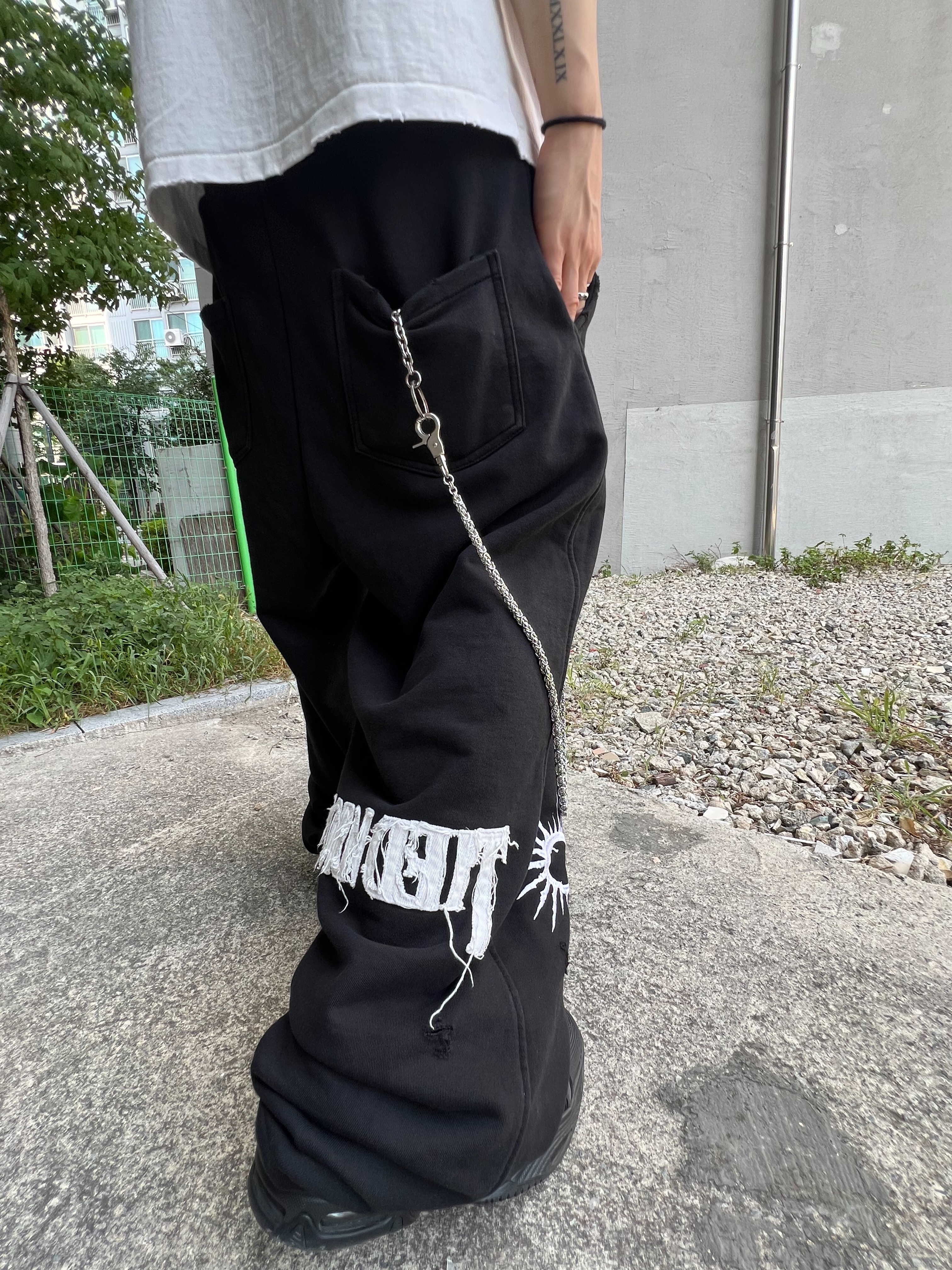 Undermycar Calf Hair Module Belt Strap Red Leopard, tornortied F.A.F Sweat Bermuda Pants
Black 착용 스타일 - 7