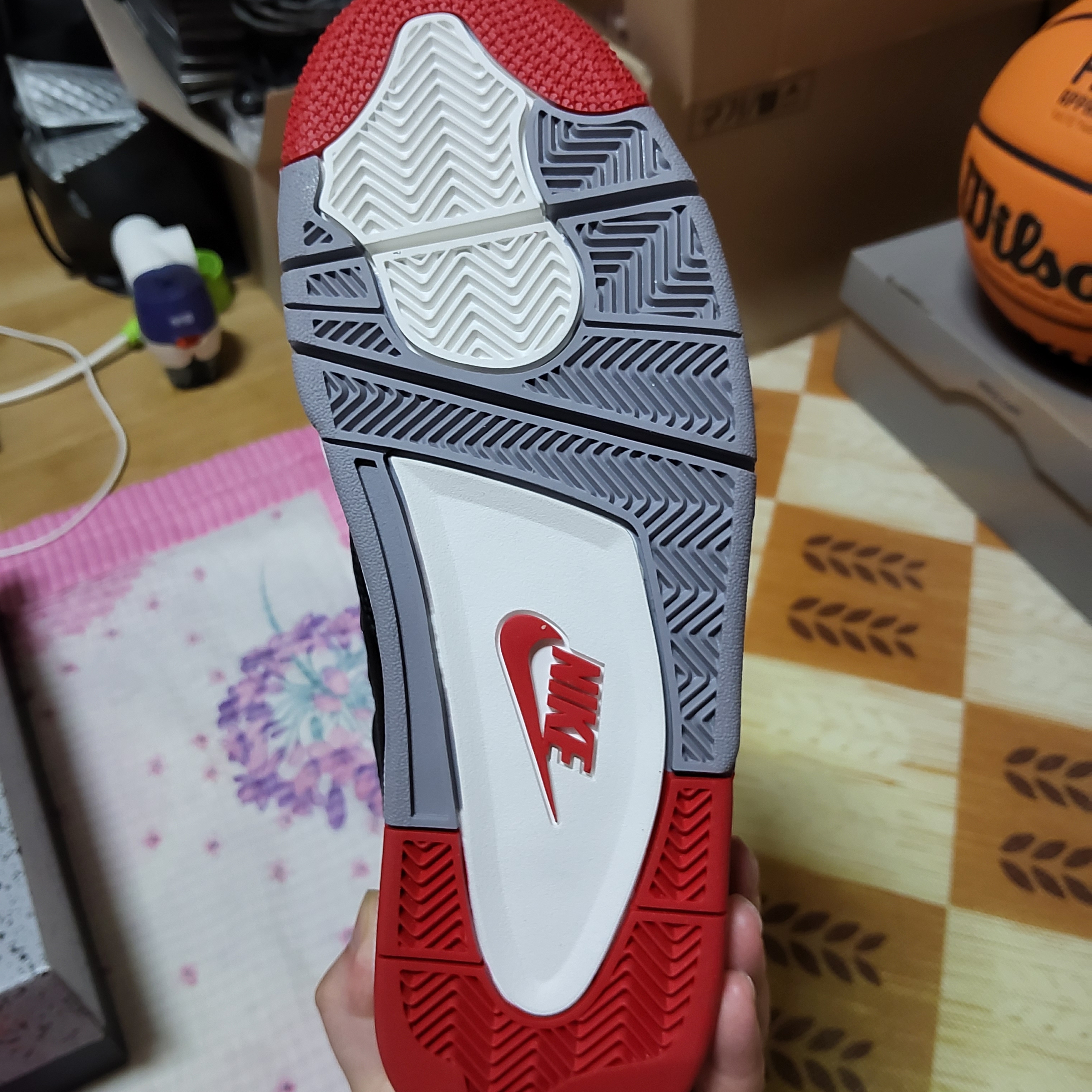 Jordan 4 Retro Bred Reimagined 착용 스타일 - 6