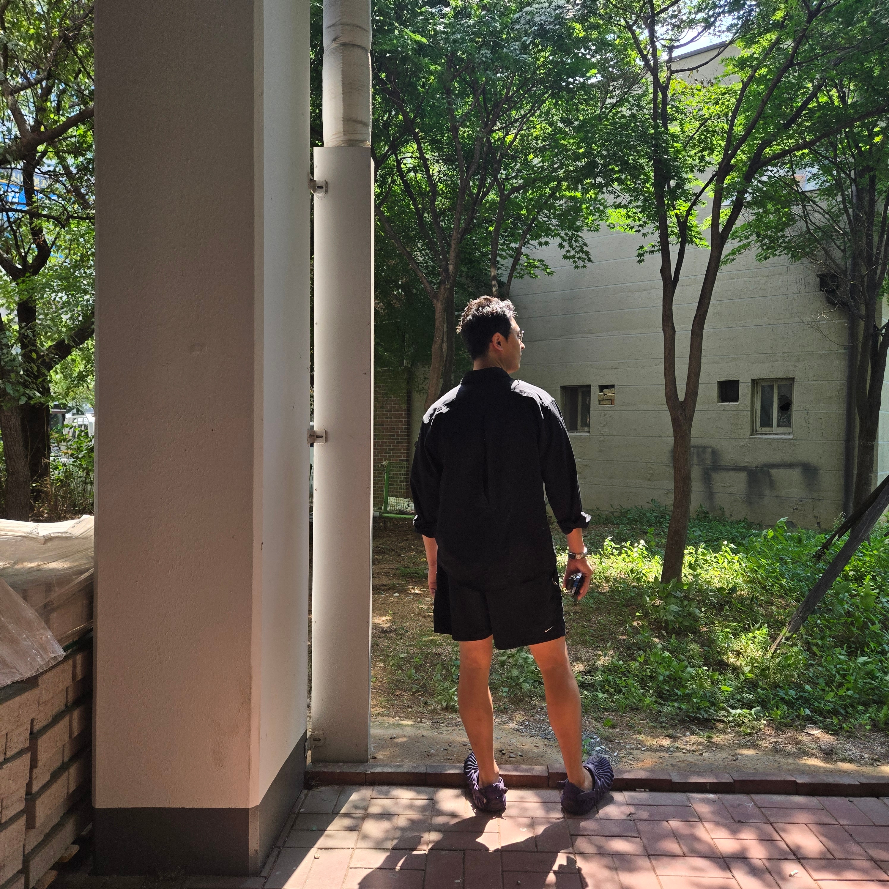 Nike ACG Dri-Fit UV Devastation Trail Shirt Black Summit White - Asia, (W) Nike ACG Oversized Shorts Black Summit White - Asia 착용 스타일 - 3