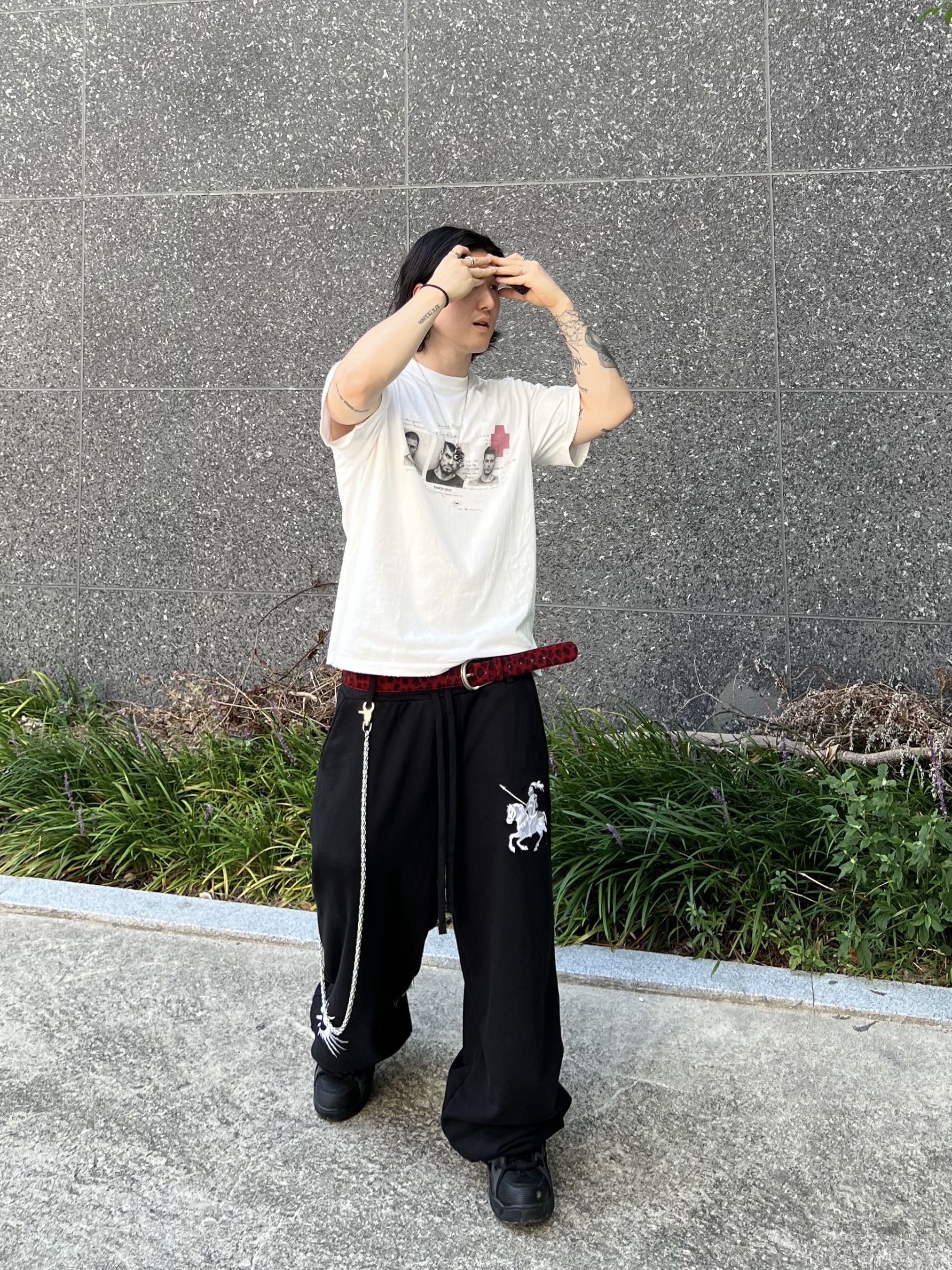 Undermycar Calf Hair Module Belt Strap Red Leopard, tornortied F.A.F Sweat Bermuda Pants
Black 착용 스타일 - 5