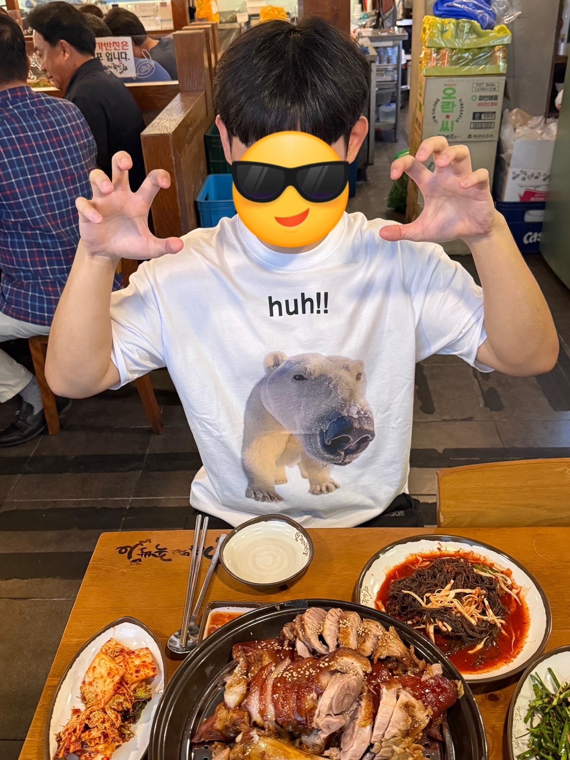 Suade Huh Tee White 착용 스타일 - 6