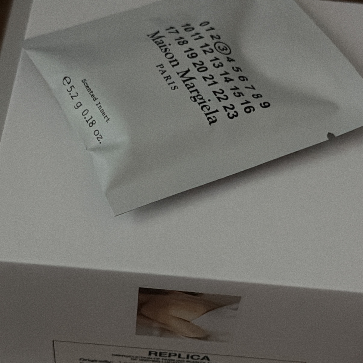 [사은품 이벤트] MAISON MARGIELA REPLICA LAZY SUNDAY MORNING CAR DIFFUSER 착용 스타일 - 3