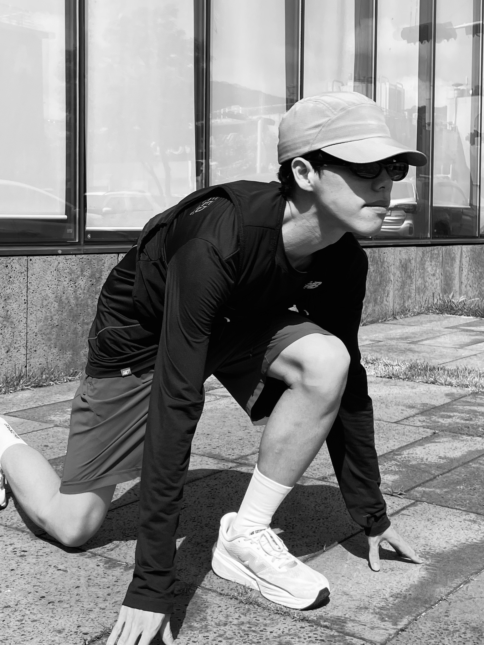 New Balance FuelCell Rebel v5 NB 103 White Pink Heat - 2E Wide, New Balance PF Running Vest Black 착용 스타일 - 2
