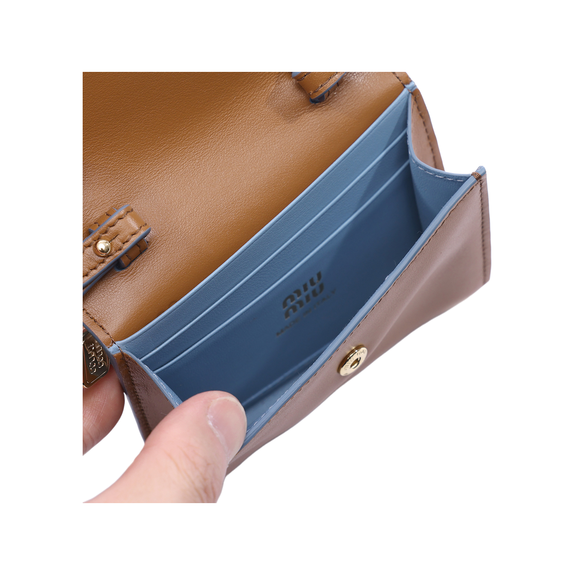 [25% 쿠폰] 미우 미우 숄더 스트랩 레더 월렛 꼬냑 아스트랄 블루([25% 쿠폰] Miu Miu Leather Wallet with Shoulder Strap Cognac Astral Blue) - 6