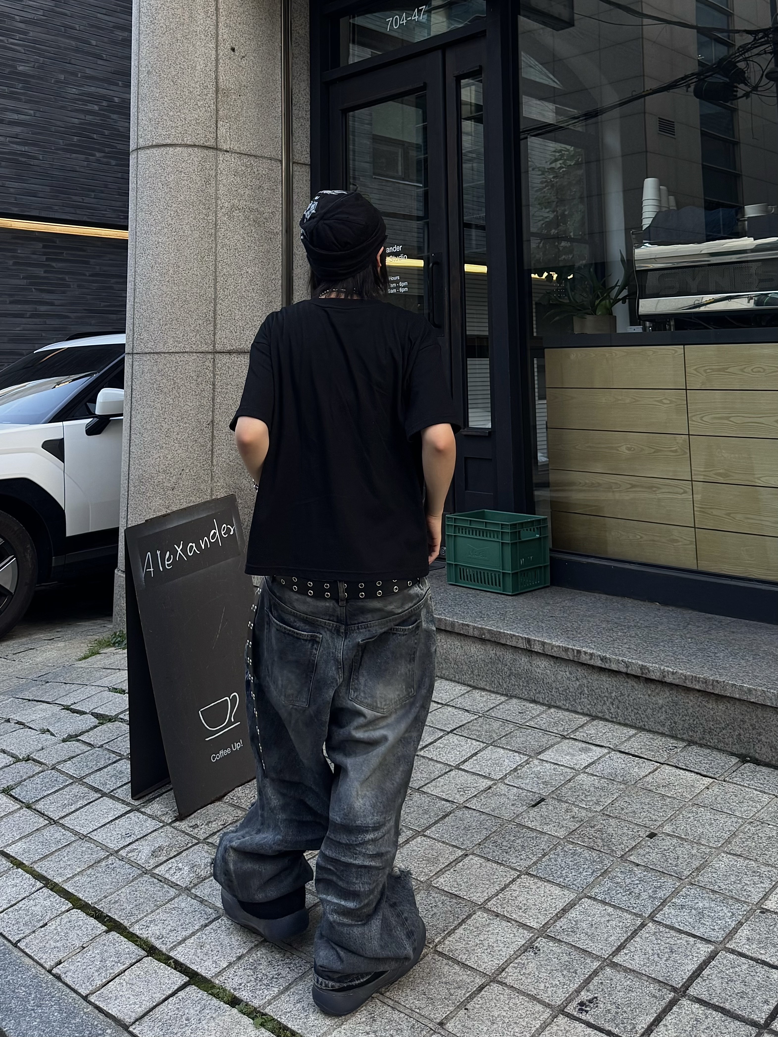 ERL Vamp Skate Shoe Pirate Black, CORNERBLESS Wide Destroyed Dirty Denim Pants Dark Blue 착용 스타일 - 5