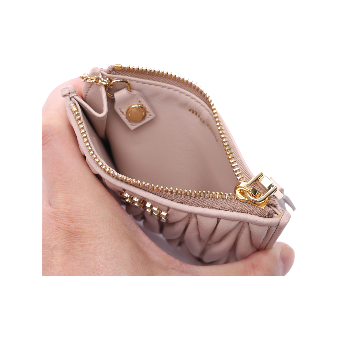 [25% 쿠폰] 미우 미우 마테라쎄 나파 레더 카드 홀더 파우더 핑크([25% 쿠폰] Miu Miu Matelasse Nappa Leather Card Holder Powder Pink) - 6