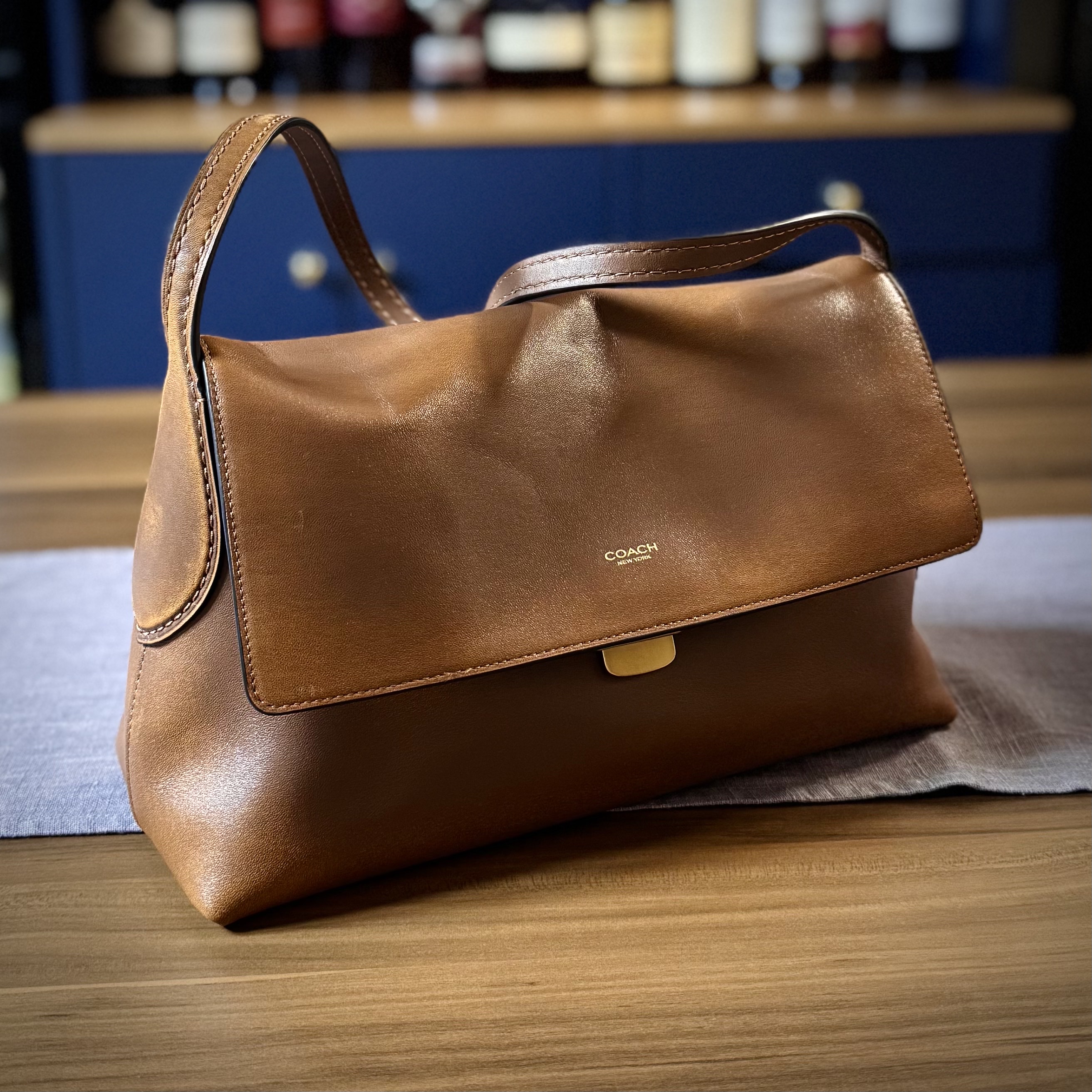 Coach Shoulder Bag 30 Maple, Coach Chelsea Shoulder Bag 30 Brass Clay 착용 스타일 - 4