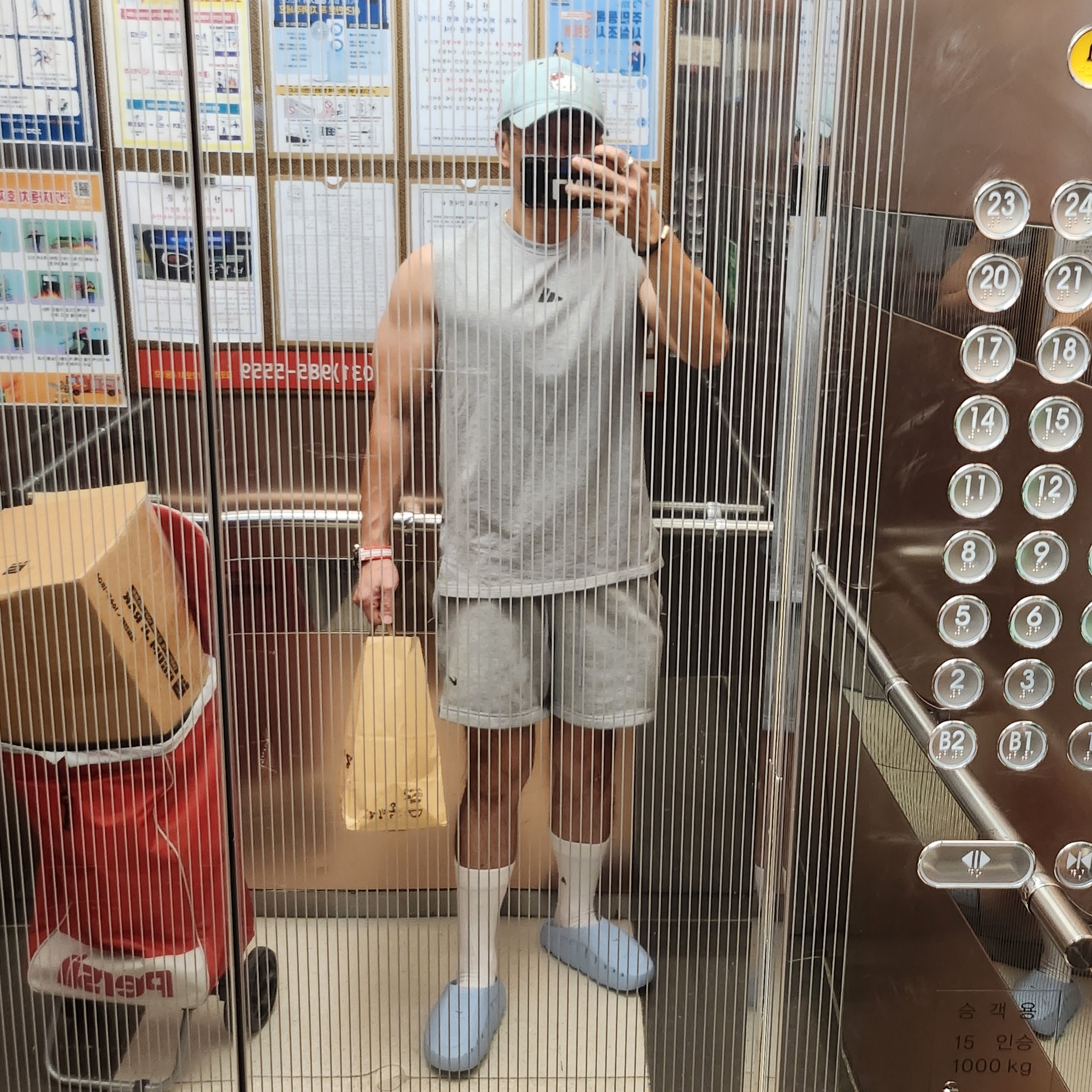 New Era x Sanrio Hello Kitty Swarovski Ball Cap Light Blue, Nike x Drake Nocta Cardinal Fleece Shorts Dark Grey Heather - Asia 착용 스타일 - 4