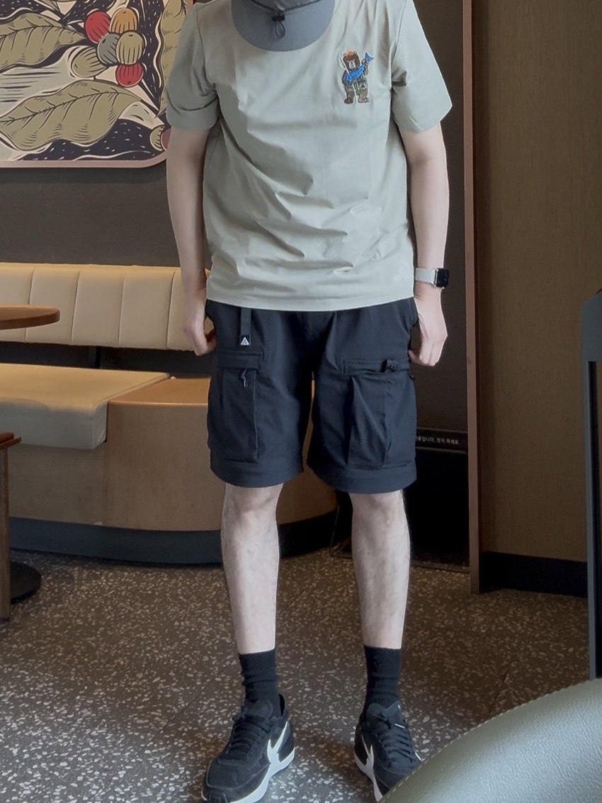 Nike ACG Smith Summit Cargo Pants Black Anthracite - Asia, (W) Nike Waffle One Black White 착용 스타일 - 1