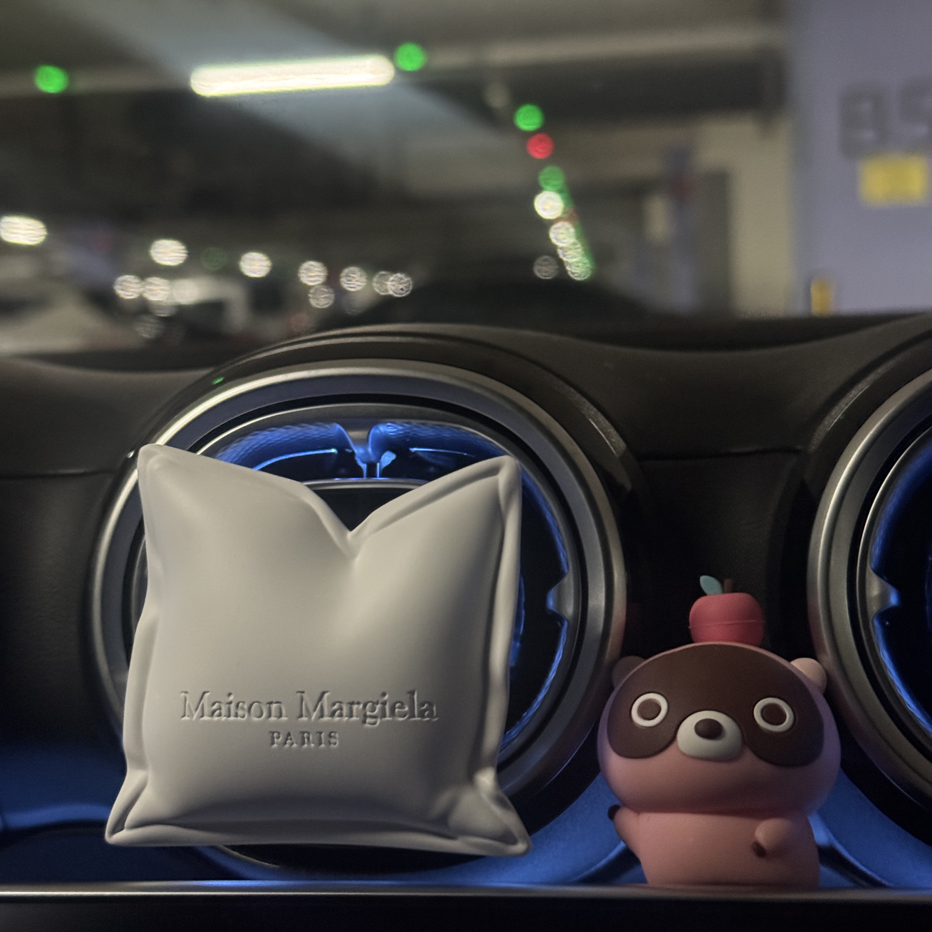 [사은품 이벤트] MAISON MARGIELA REPLICA LAZY SUNDAY MORNING CAR DIFFUSER 착용 스타일