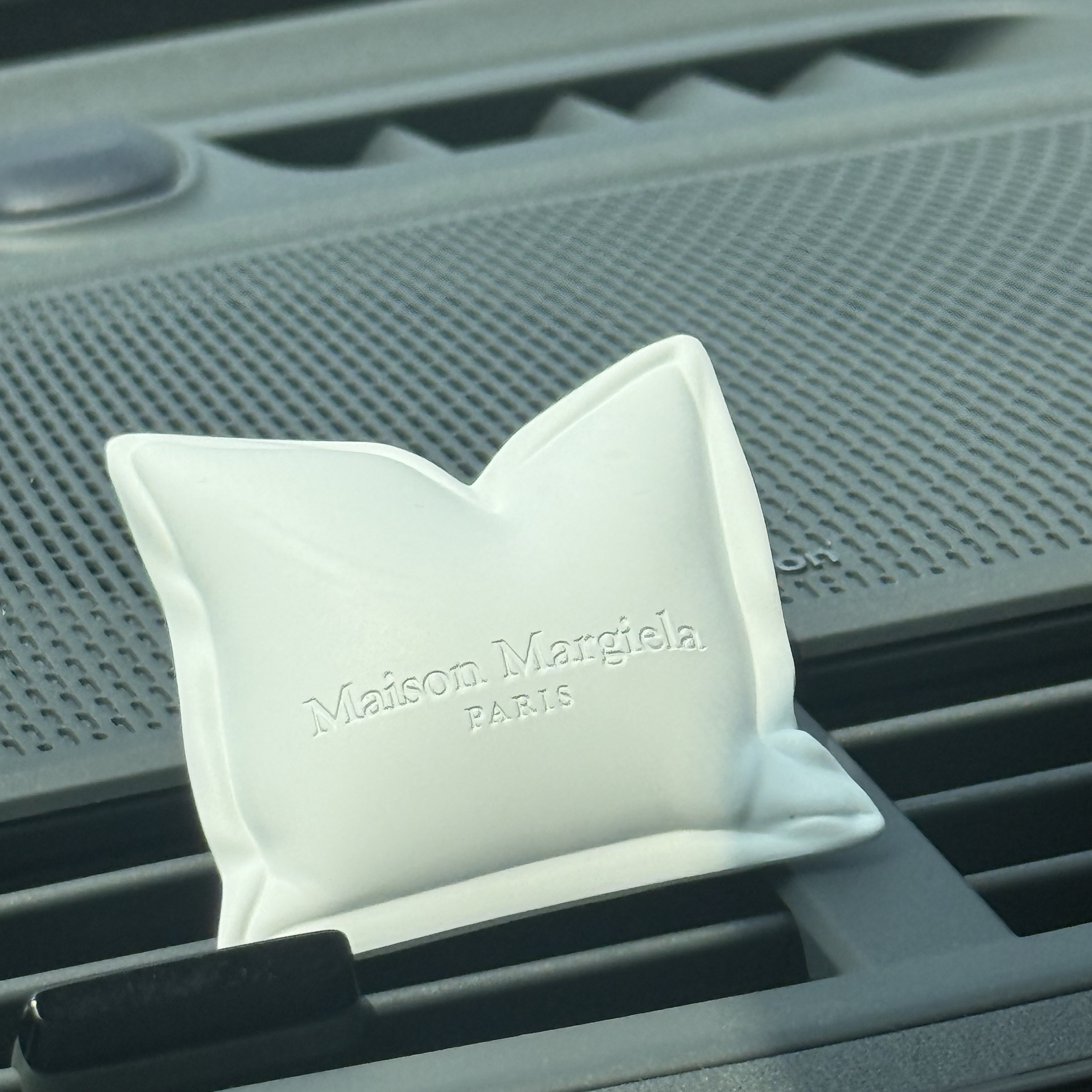 [사은품 이벤트] MAISON MARGIELA REPLICA LAZY SUNDAY MORNING CAR DIFFUSER 착용 스타일 - 3