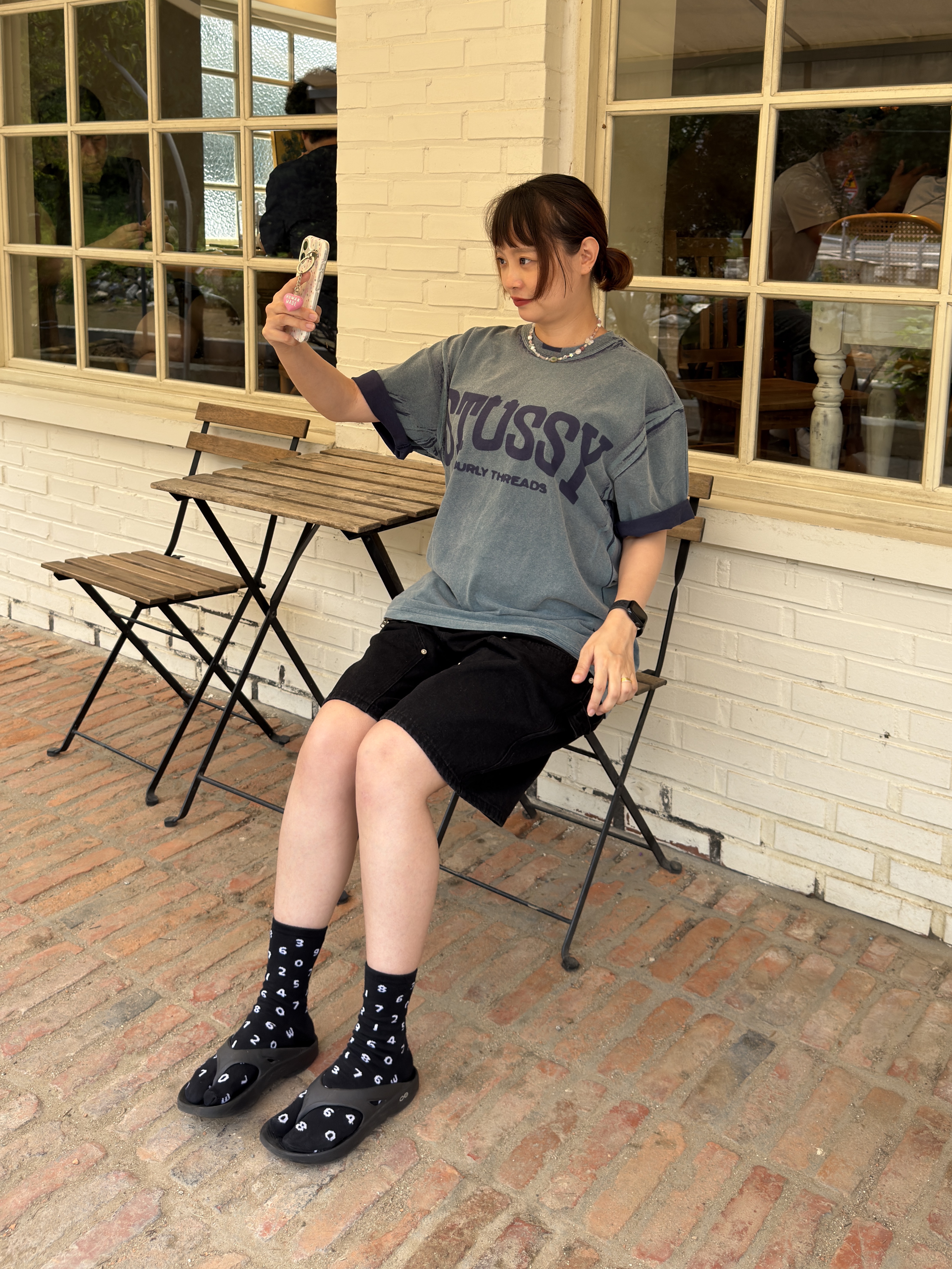 Oofos OOriginal Black, Stussy Burly Stone Washed Tee Navy 착용 스타일 - 2