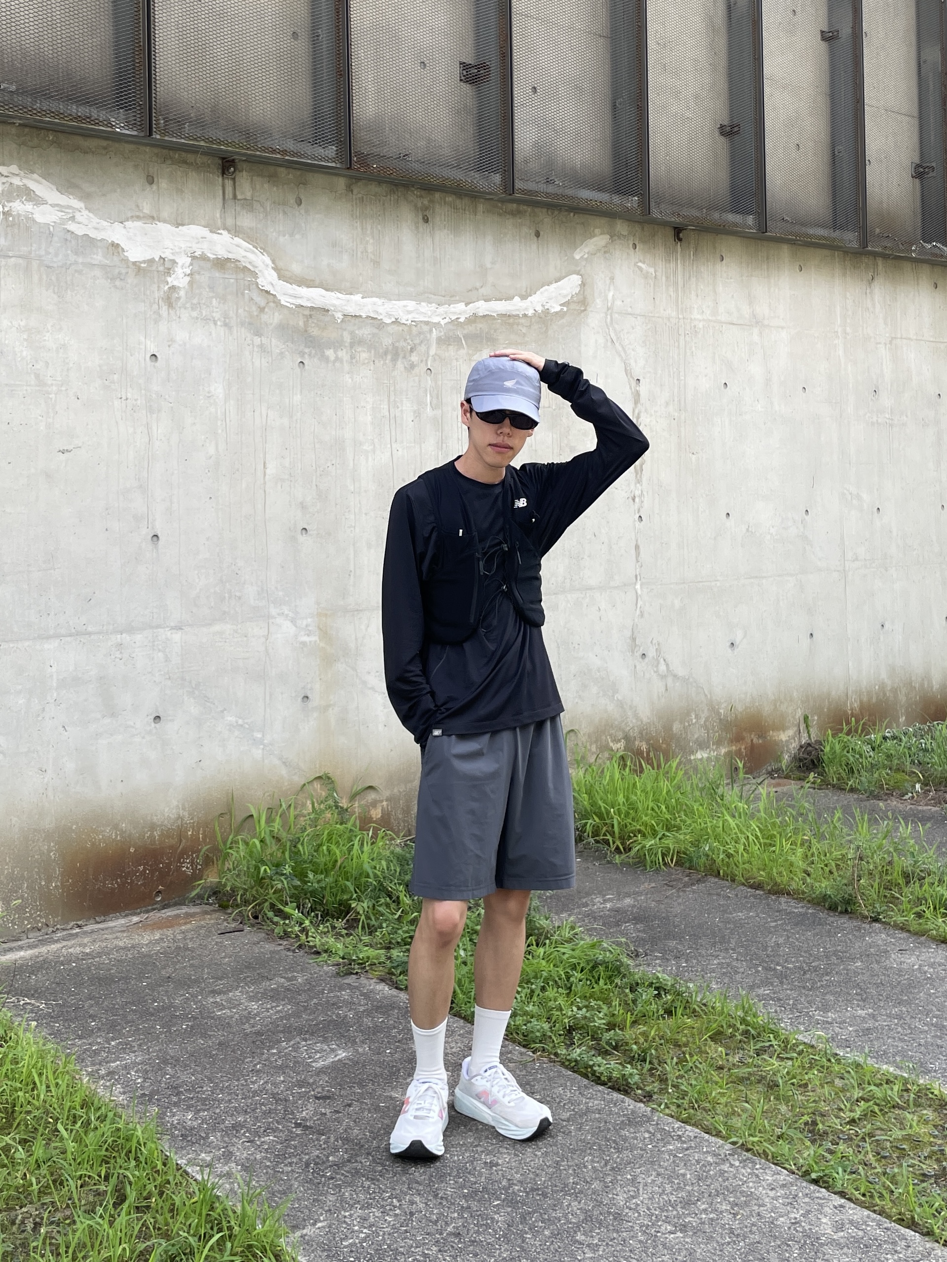 New Balance FuelCell Rebel v5 NB 103 White Pink Heat - 2E Wide, New Balance PF Running Vest Black 착용 스타일 - 3