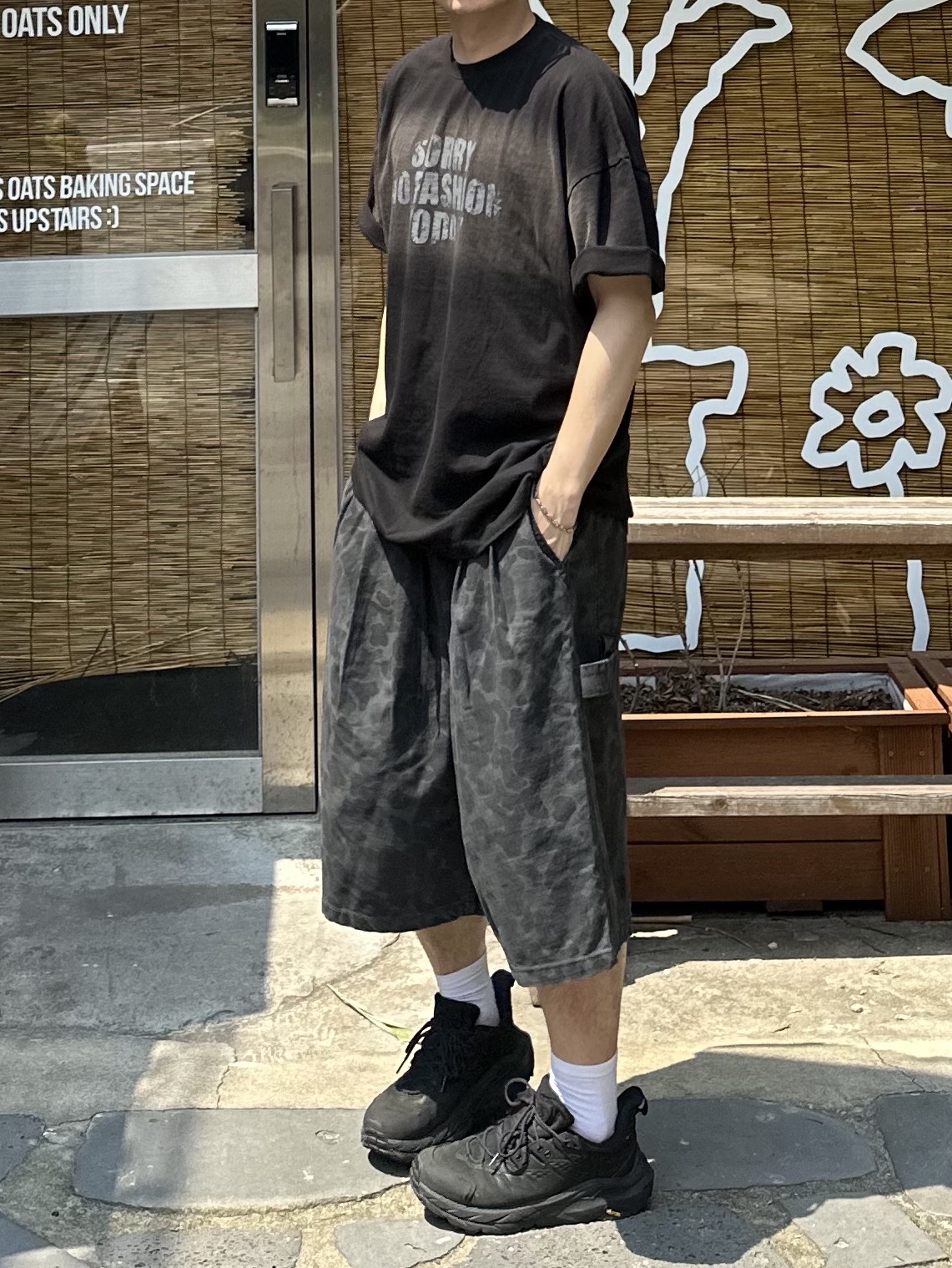 호카 카하 2 로우 고어텍스 블랙 착용 스타일 - 1